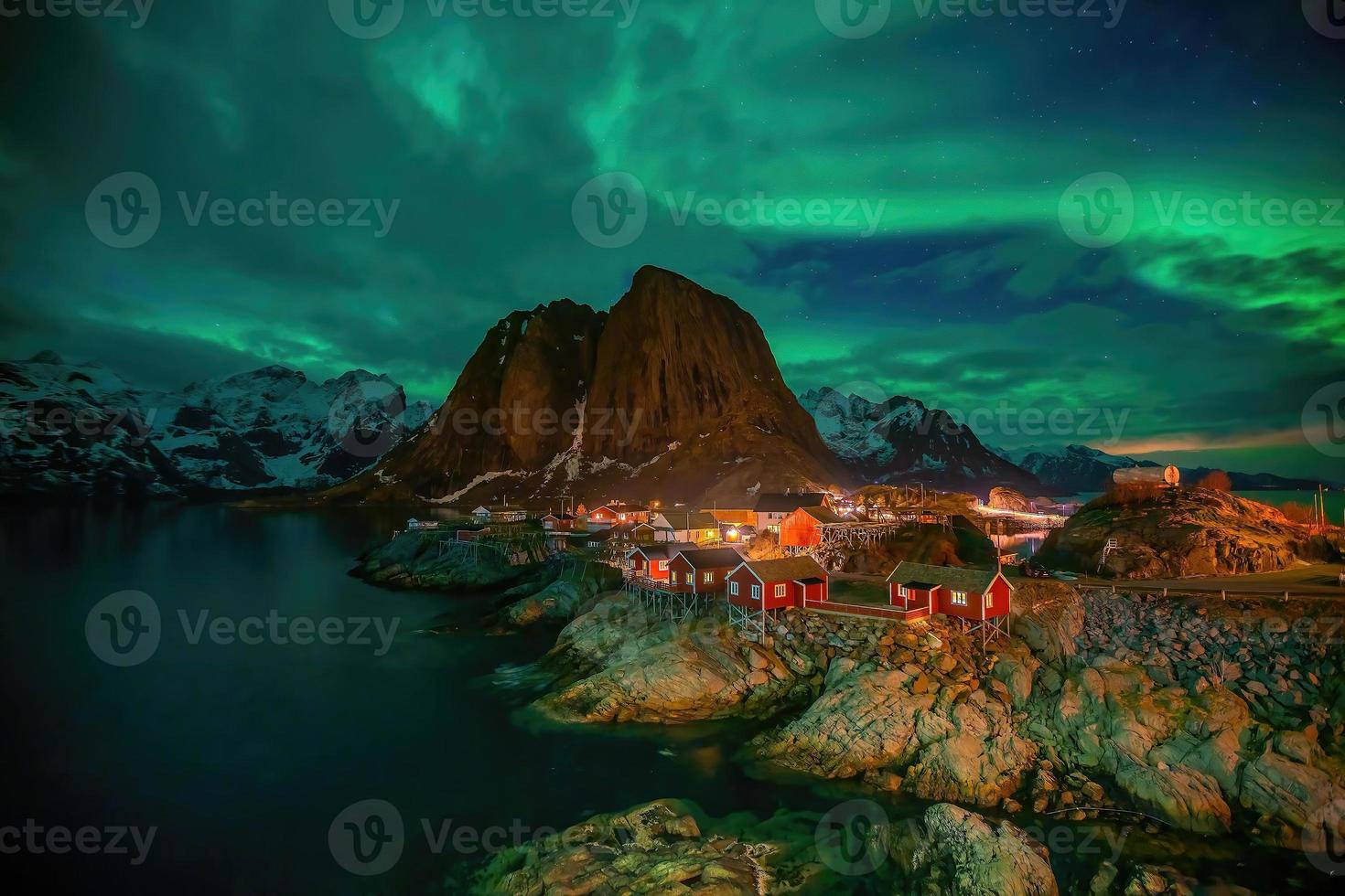 hermoso paisaje natural de lofoten en noruega foto