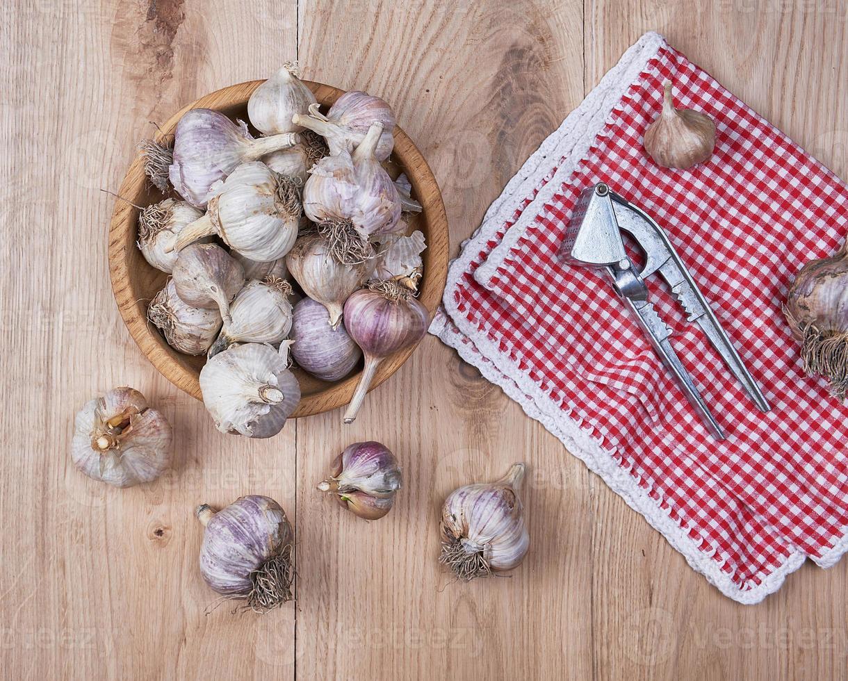 unpeeled fresh garlic fruits photo