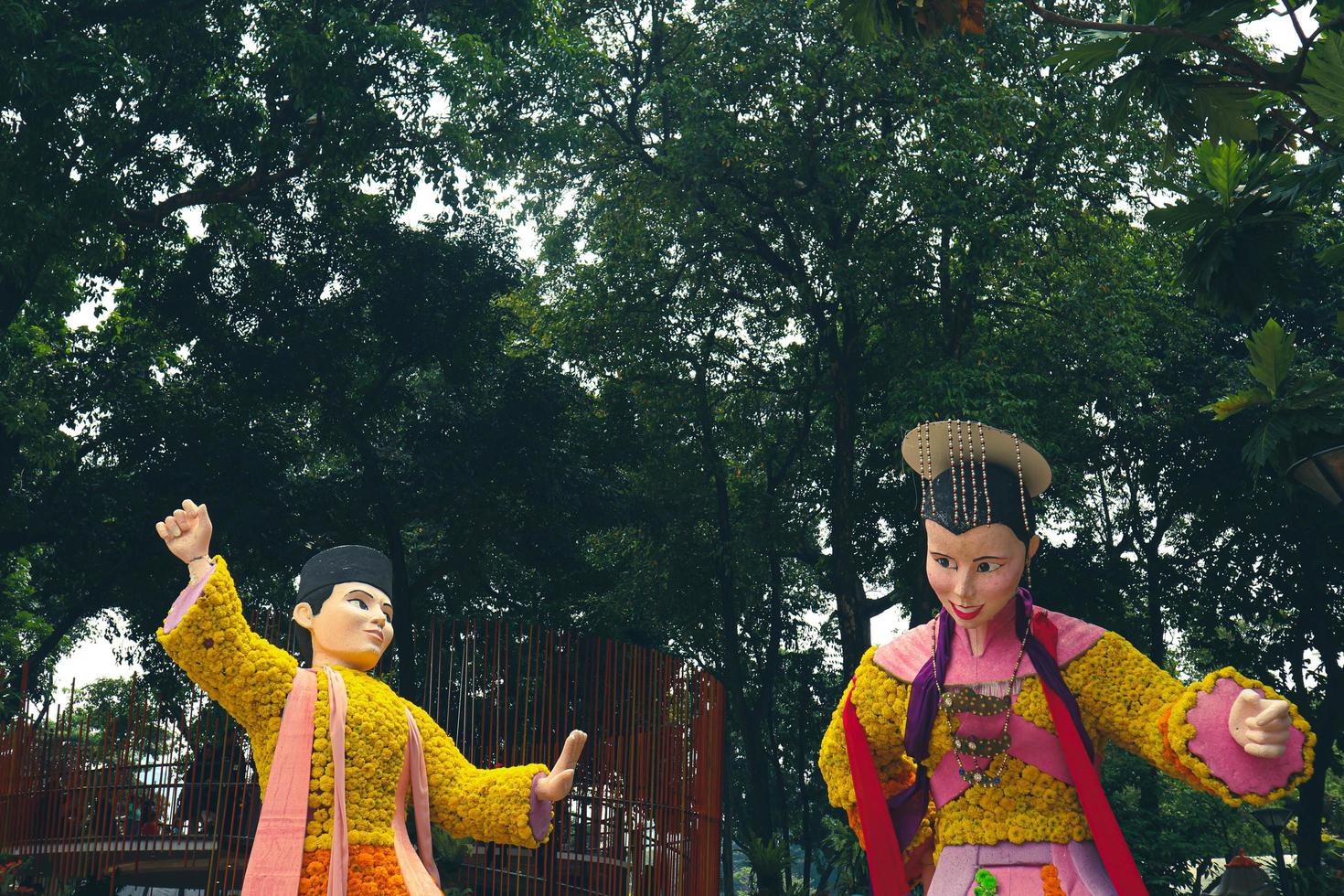 jakarta, indonesia en agosto de 2022. visitantes amantes de la flora y la fauna que visitan la exposición flona 2022 en el campo banteng en el centro de yakarta. foto