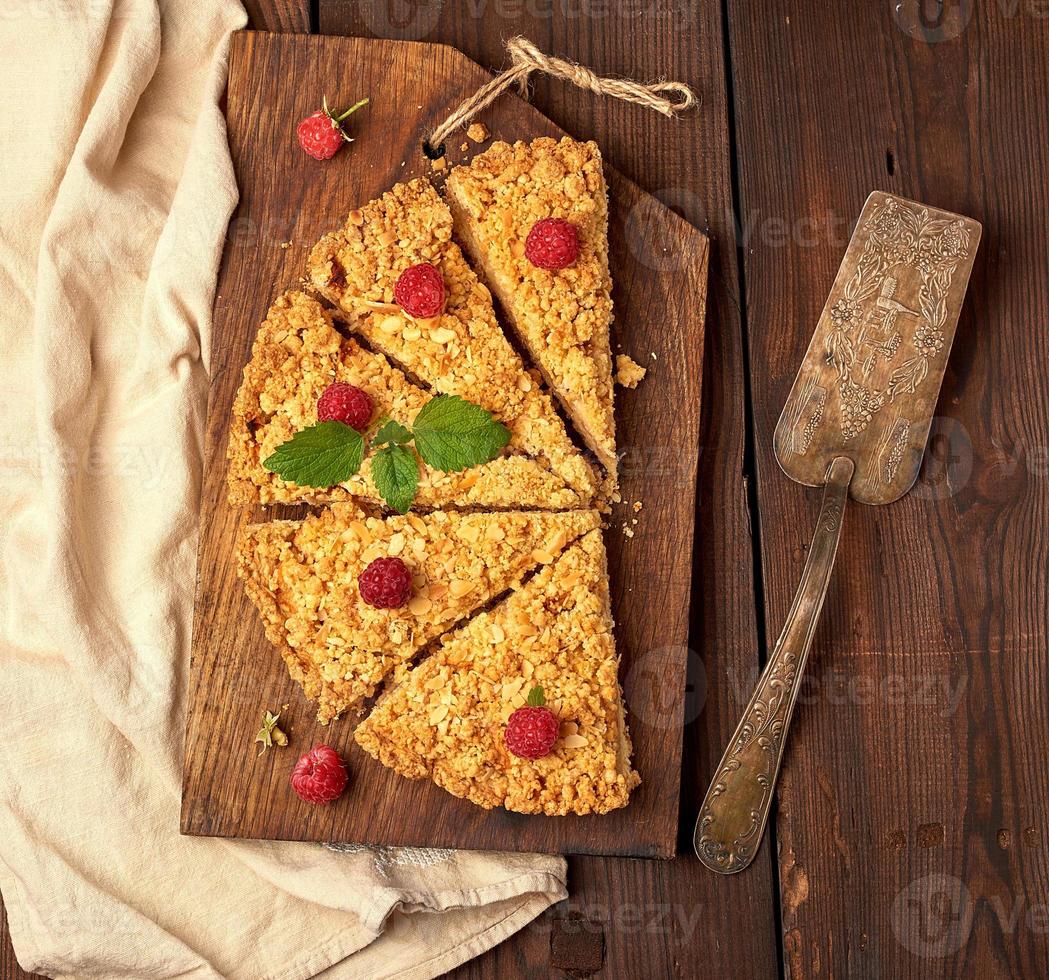 sliced triangular pieces of crumble pie with apples photo