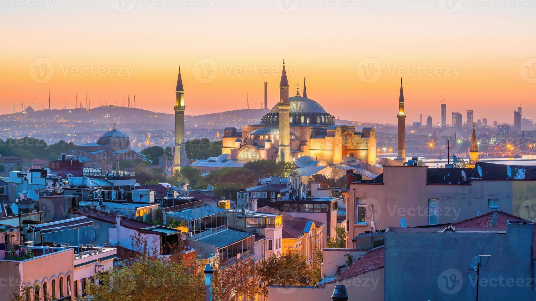 hermosa vista de hagia sophia en estambul, turquía desde la vista superior foto