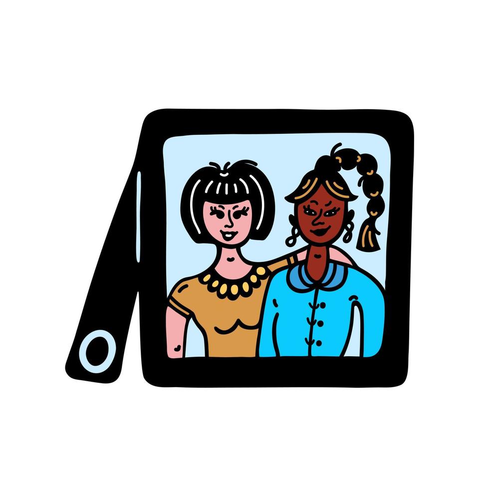 retrato de dos niñas en un marco de fotos. icono de vector sencillo. imagen con un par de amigas - amiga europea afroamericana. dos mujeres abrazándose, sonriendo. garabato dibujado a mano aislado en blanco