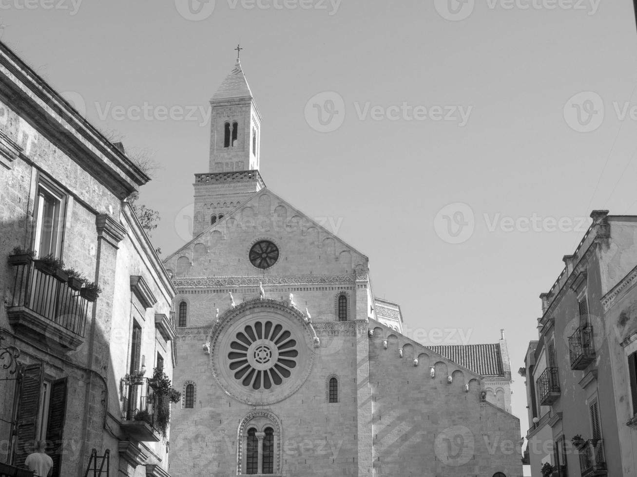 la ciudad de bari en italia foto