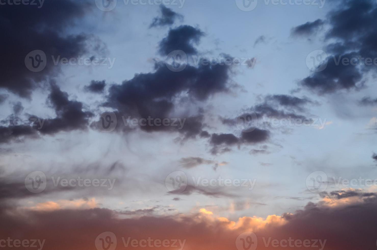 cielo gris nublado foto