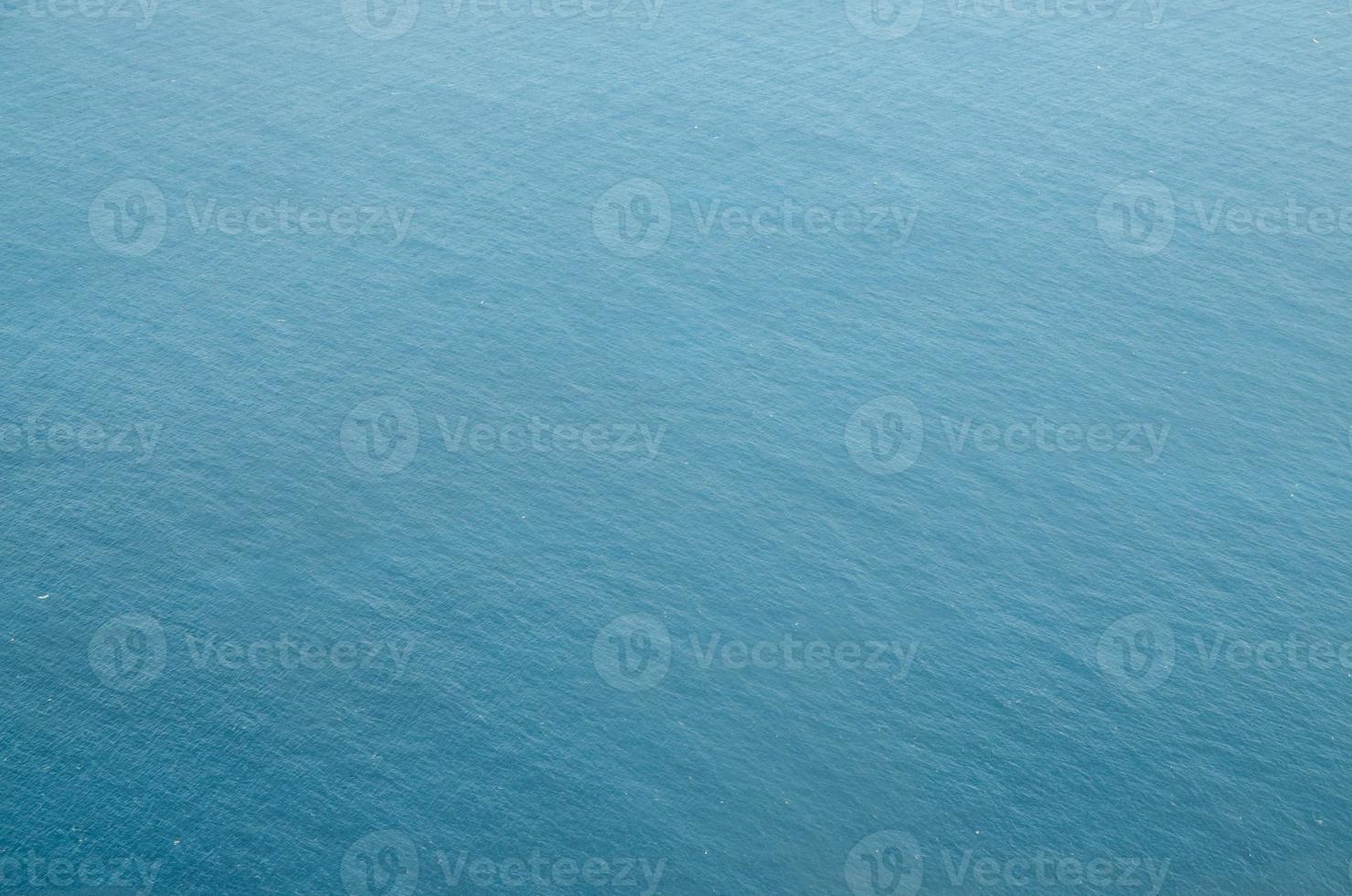 agua azul del océano foto