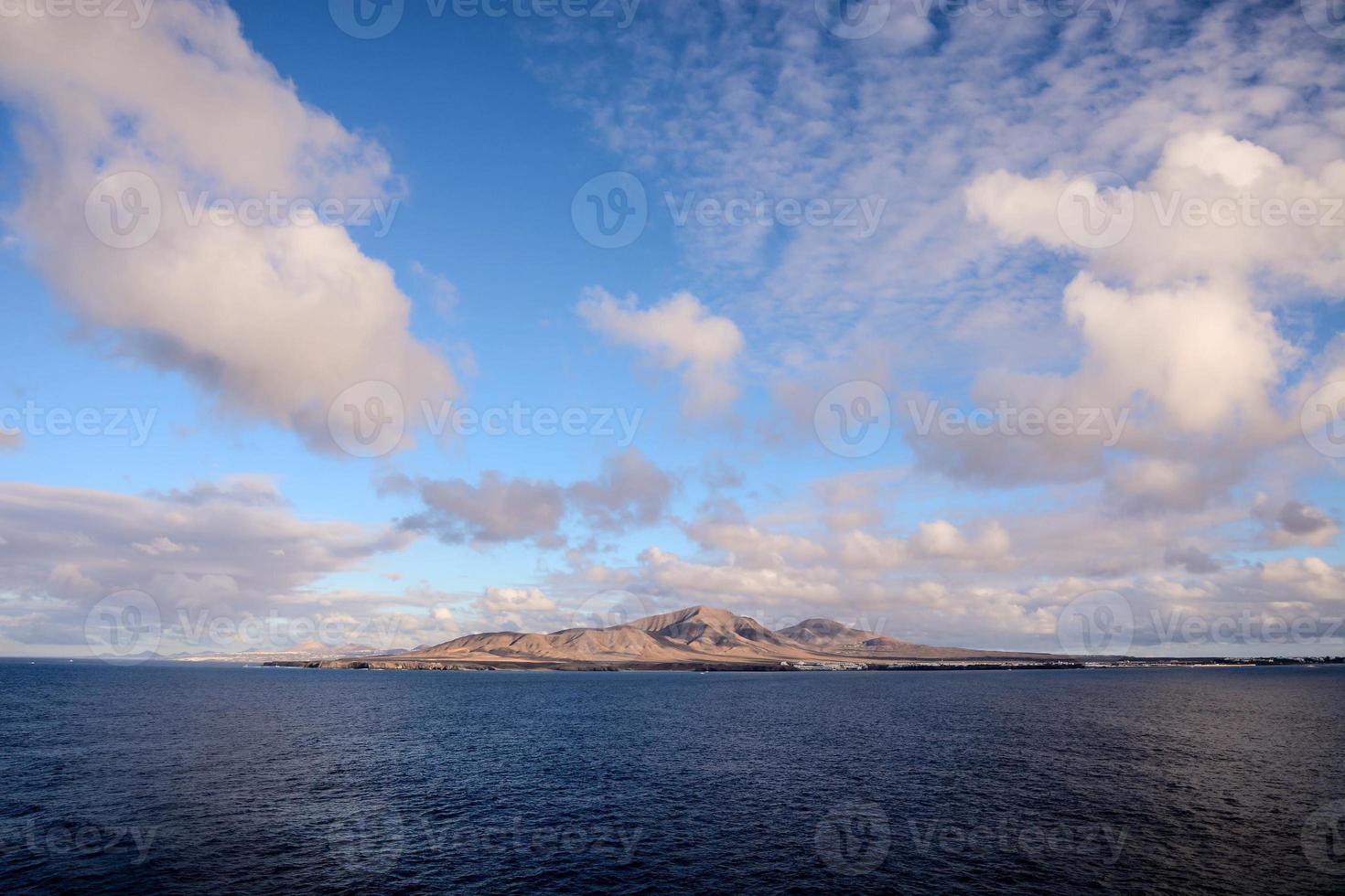 isla en el mar foto