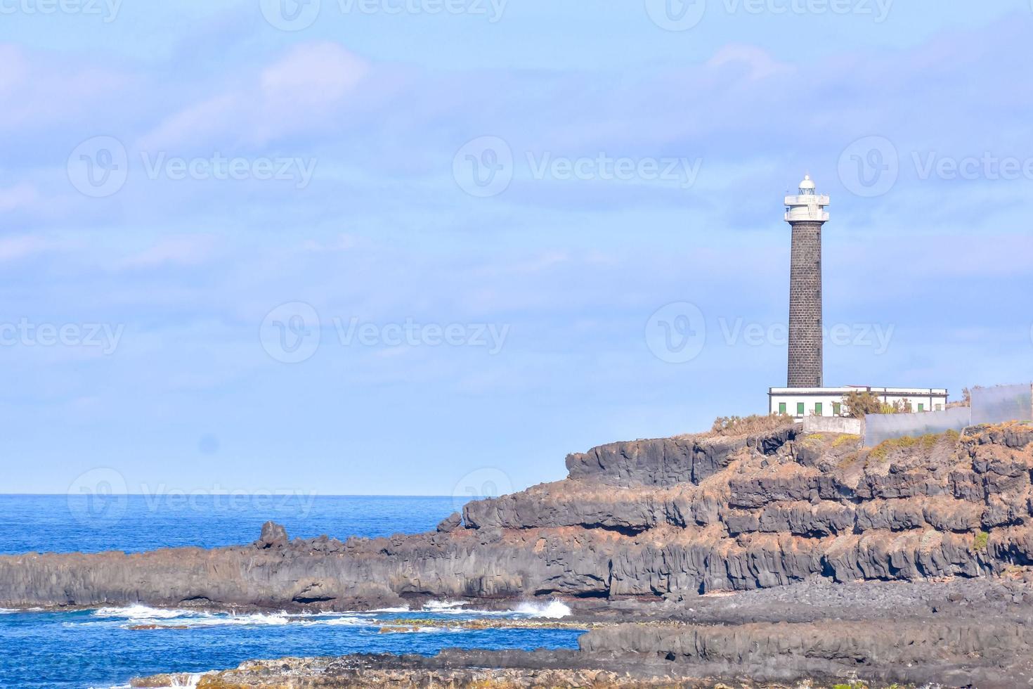 faro junto al mar foto