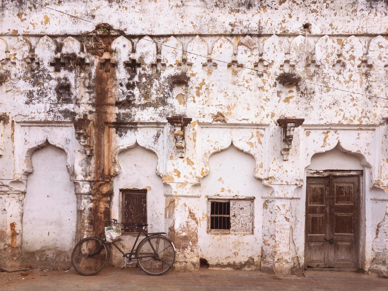 orchha, india - marzo de 2019. una casa antigua en orchha foto