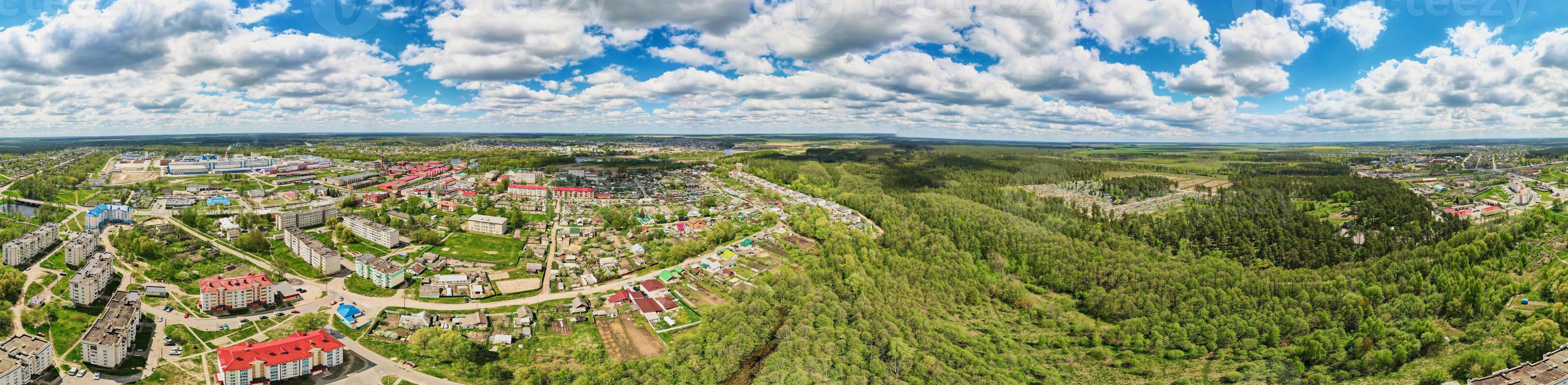 dobrush, bielorrusia, panorama.vista aérea de la pequeña ciudad foto