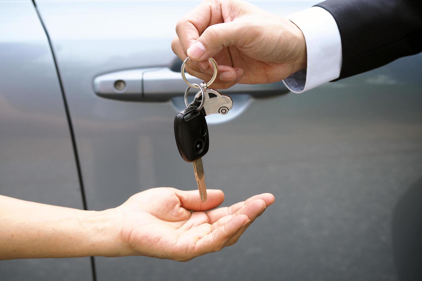 vendedor de autos y servicio de prueba de manejo foto