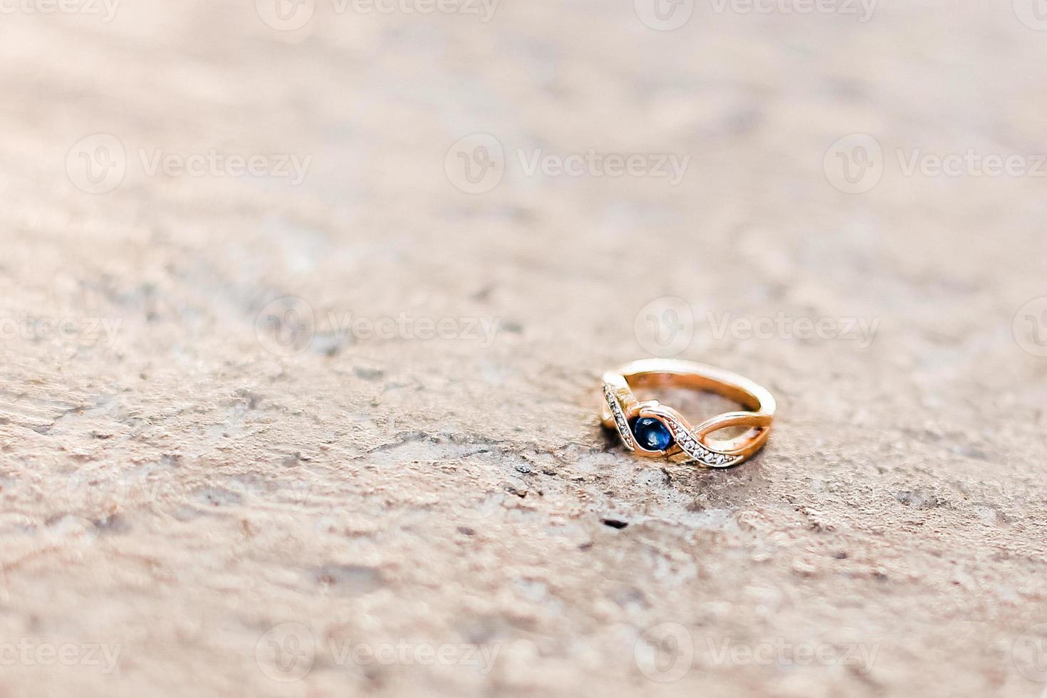 primer plano del anillo de bodas foto