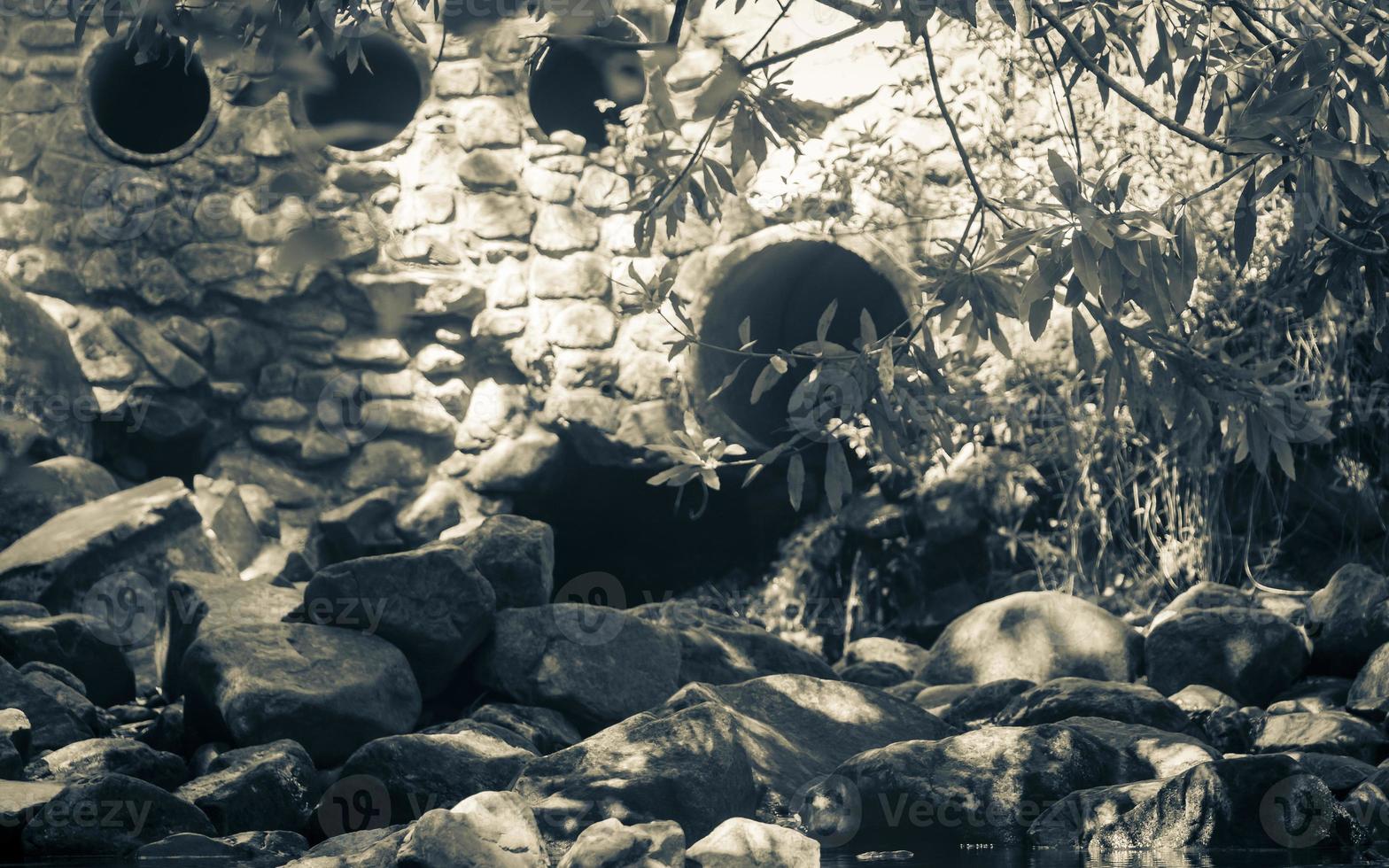 pequeño parque nacional de la montaña de la mesa de la cascada zen. Ciudad del Cabo, Sudáfrica. foto