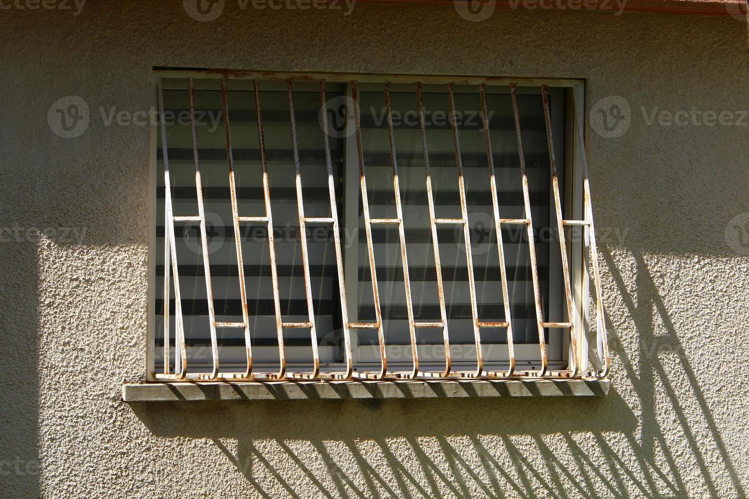 pequeña ventana en la gran ciudad. foto