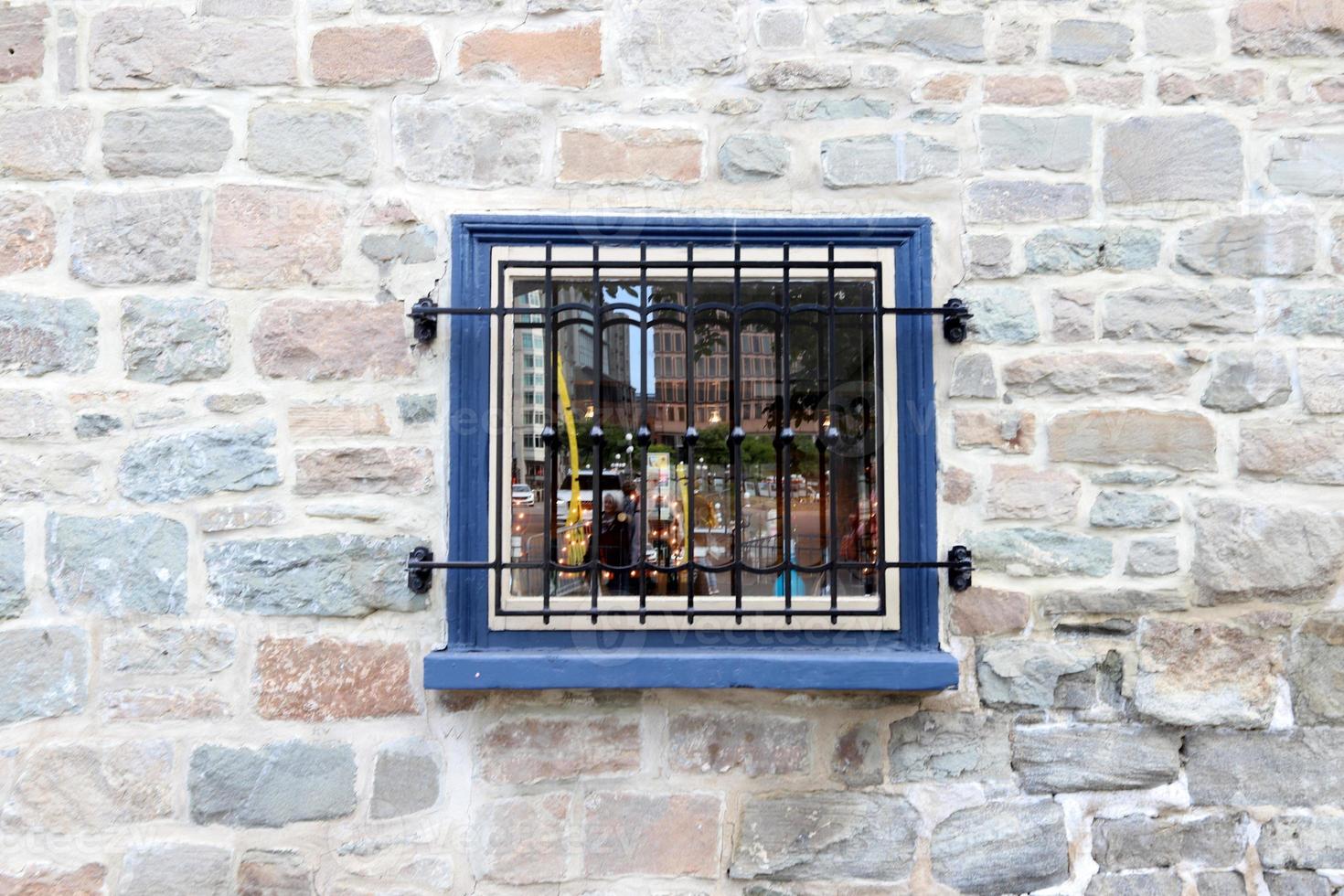 pequeña ventana en la gran ciudad. foto