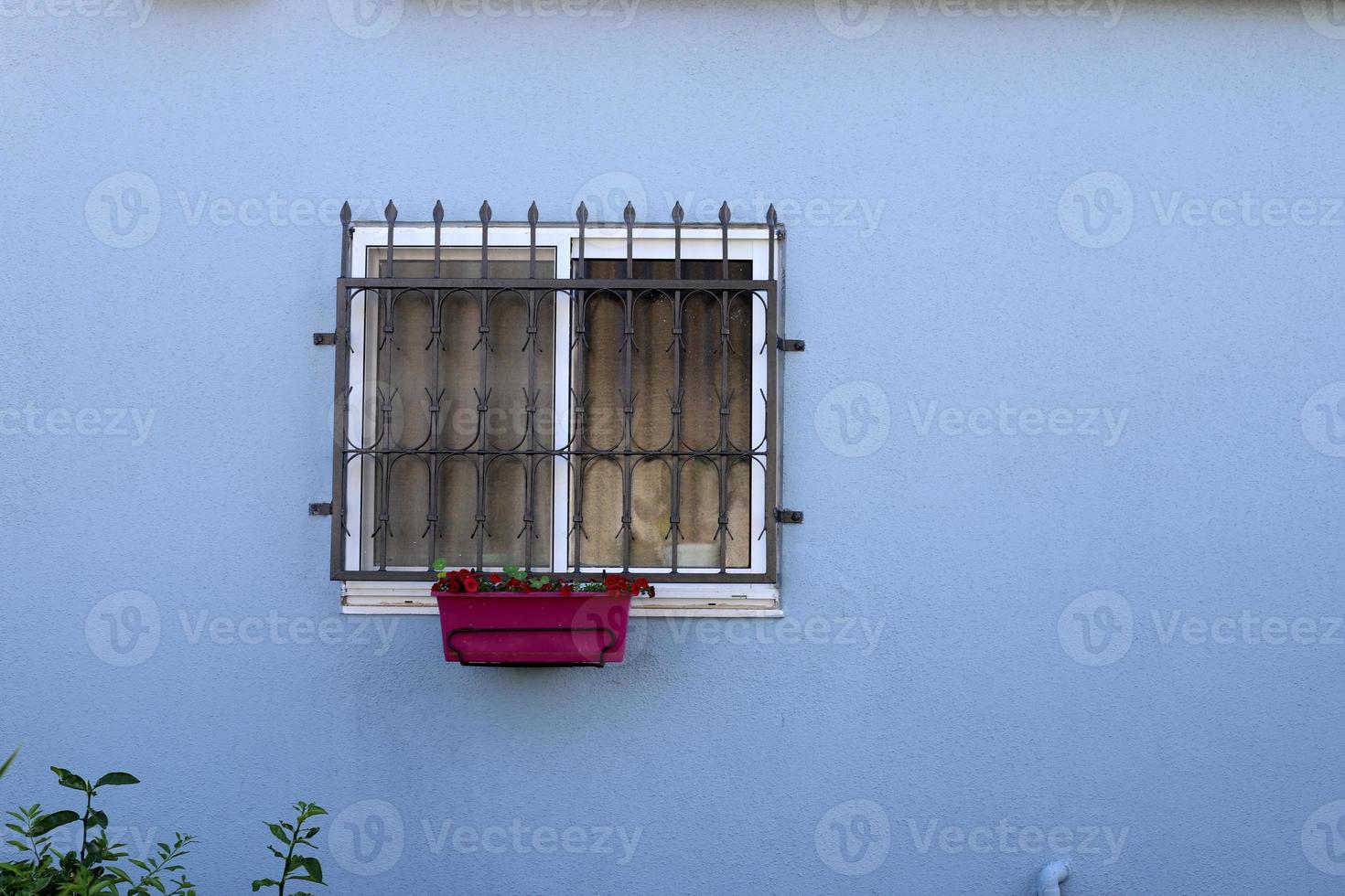 pequeña ventana en la gran ciudad. foto