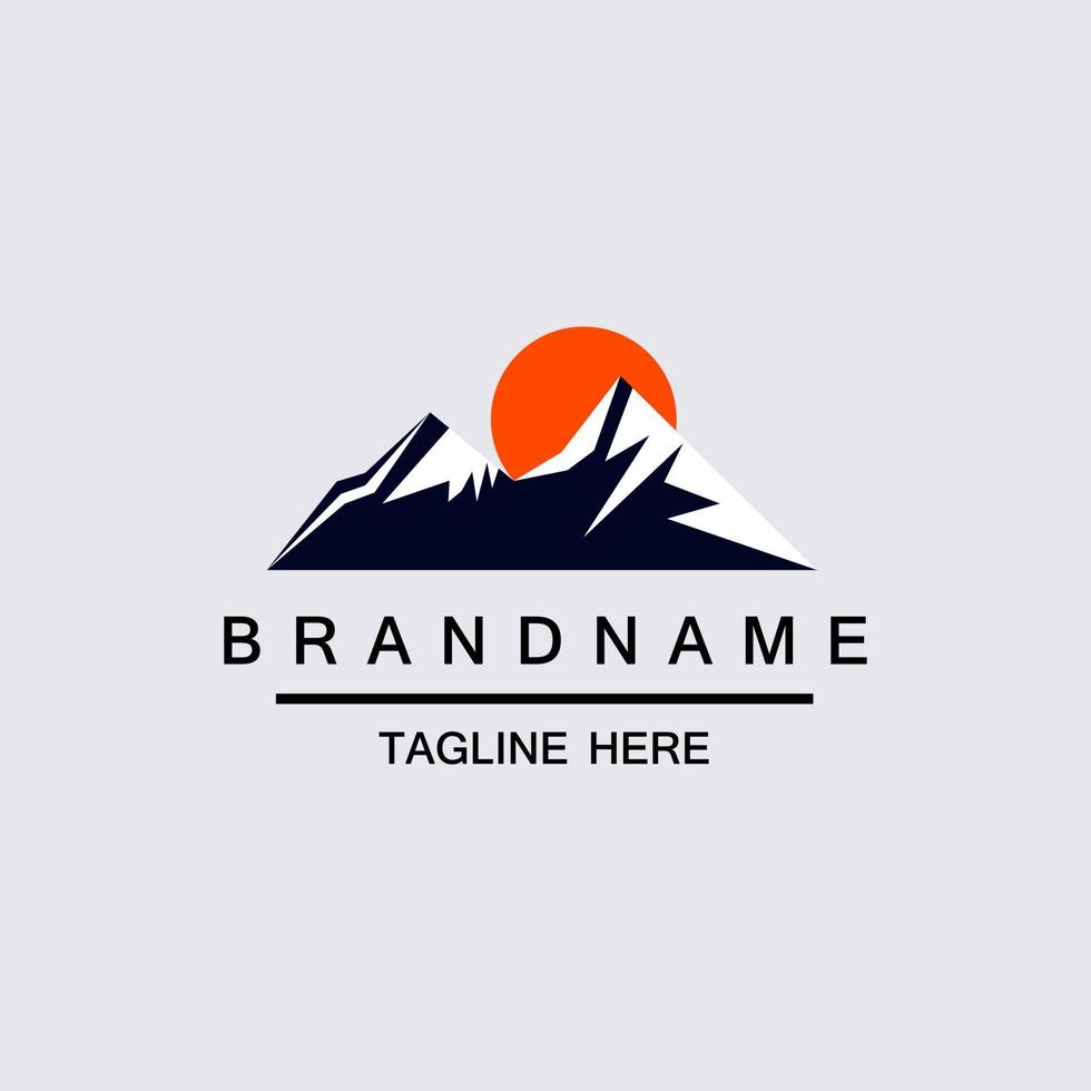 montaña colina pico y sol naturaleza paisaje aventura viajar al aire libre logo diseño vector
