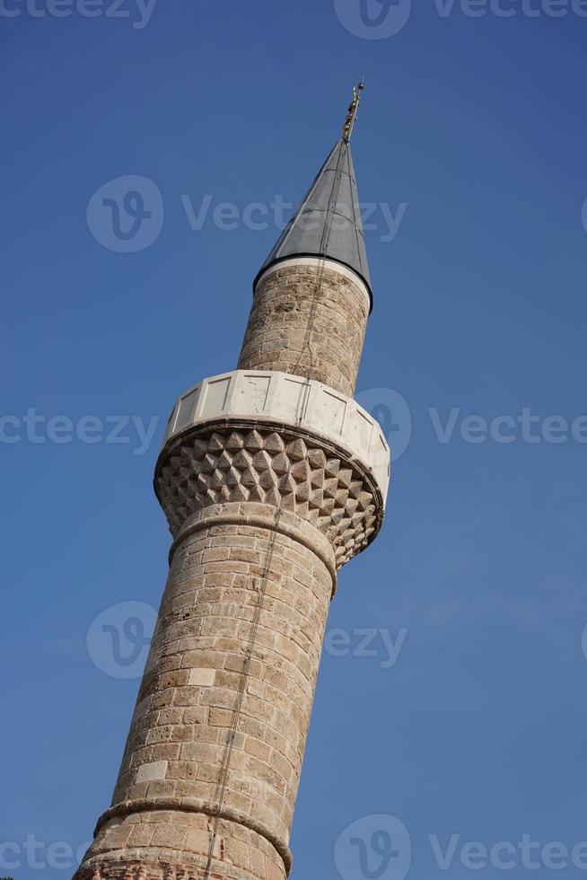 mezquita kesik minare en antalya, turquía foto