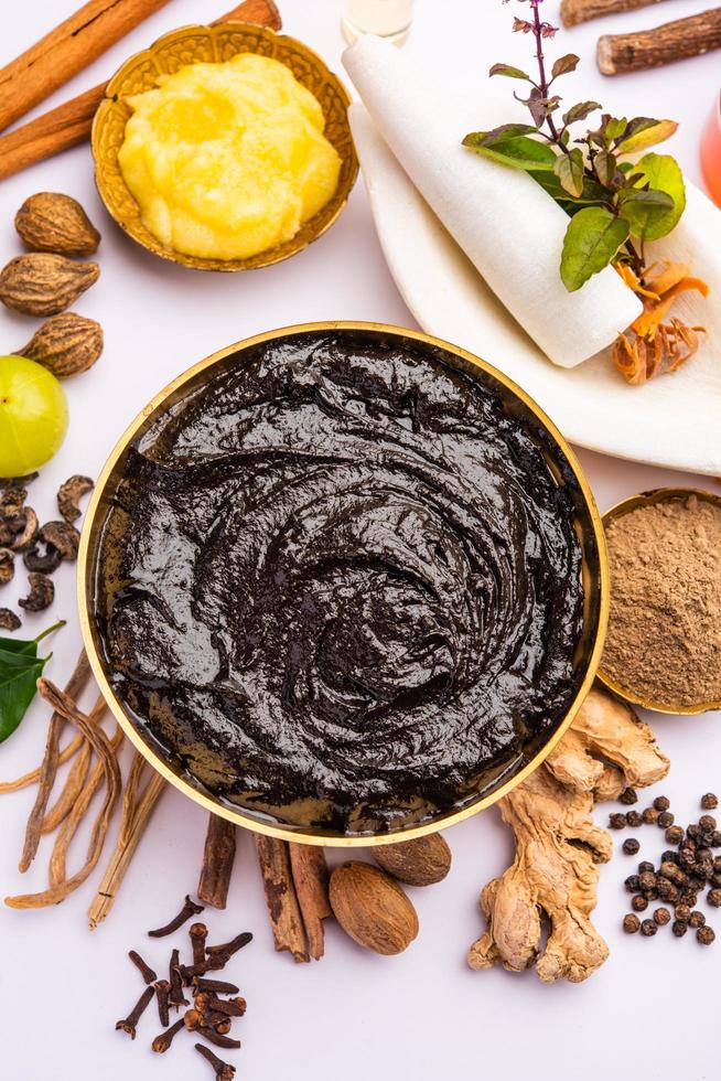 chyavanprash o chyawanprash se consume ampliamente en la India como suplemento dietético ayurvédico foto