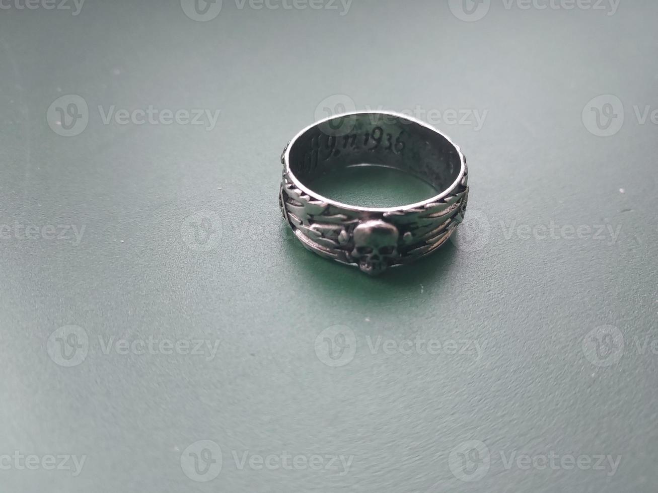 Men's metal ring with a skull photo