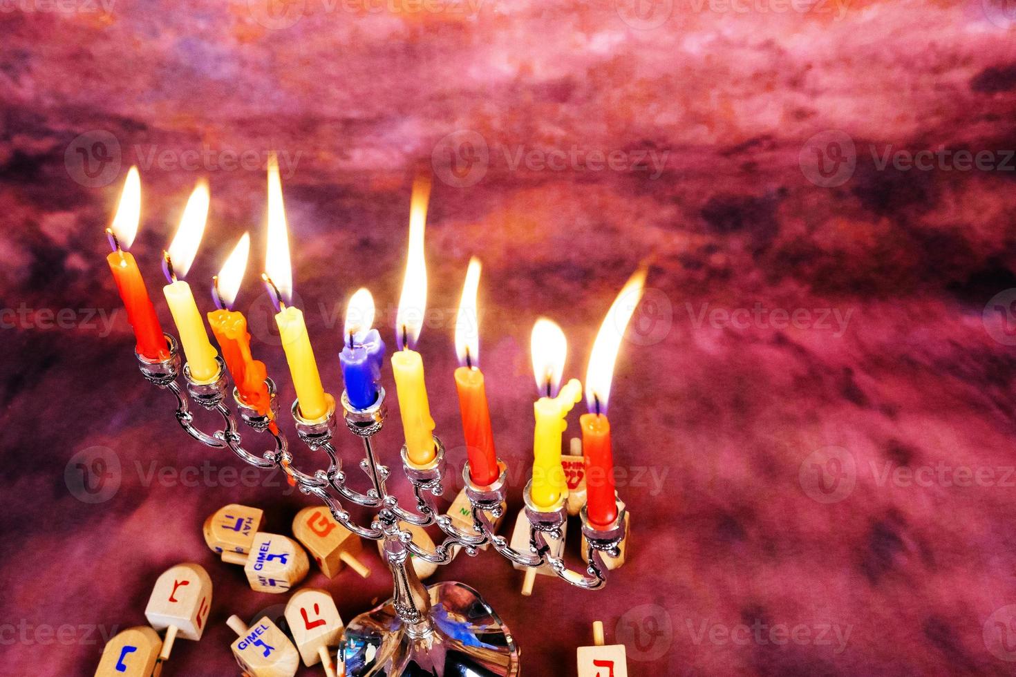 fondo de vacaciones judías de hanukkah con menorah foto