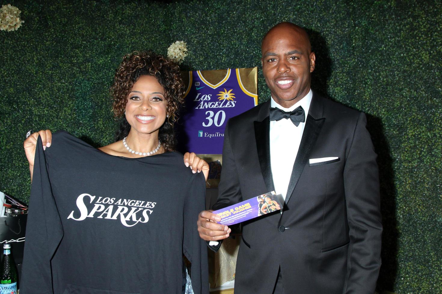 LOS ANGELES  JUN 13 - Nischelle Turner with LA Sparks Pullover, and Kevin Frazier with LA Sparks tickets at the 48th Daytime Emmy Awards Gifting Photos  June 13 at the ATI Studios on June 13, 2021 in Burbank, CA