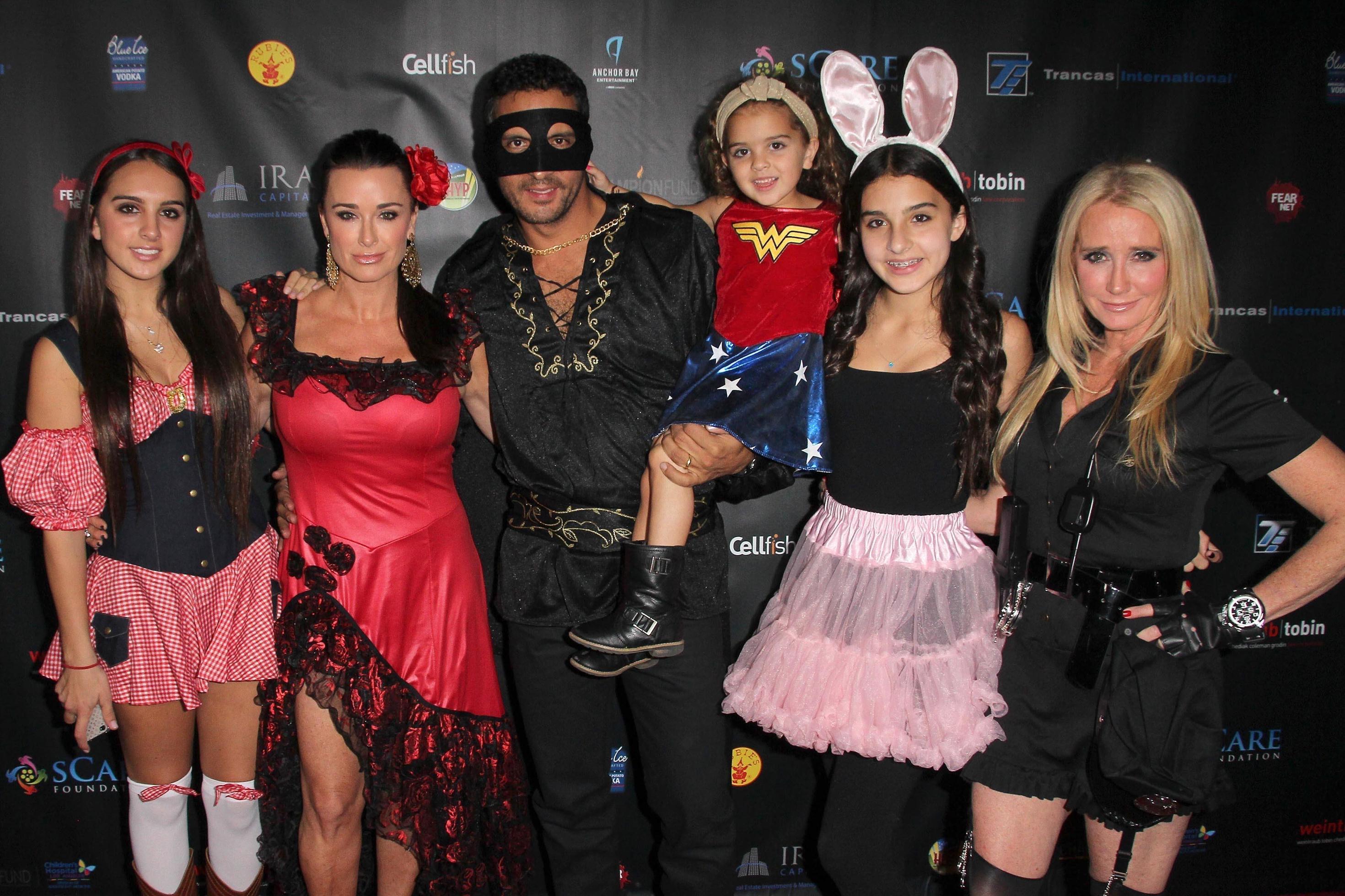 LOS ANGELES, OCT 28 - lexia Umansky, Kyle Richards, Mauricio Umansky