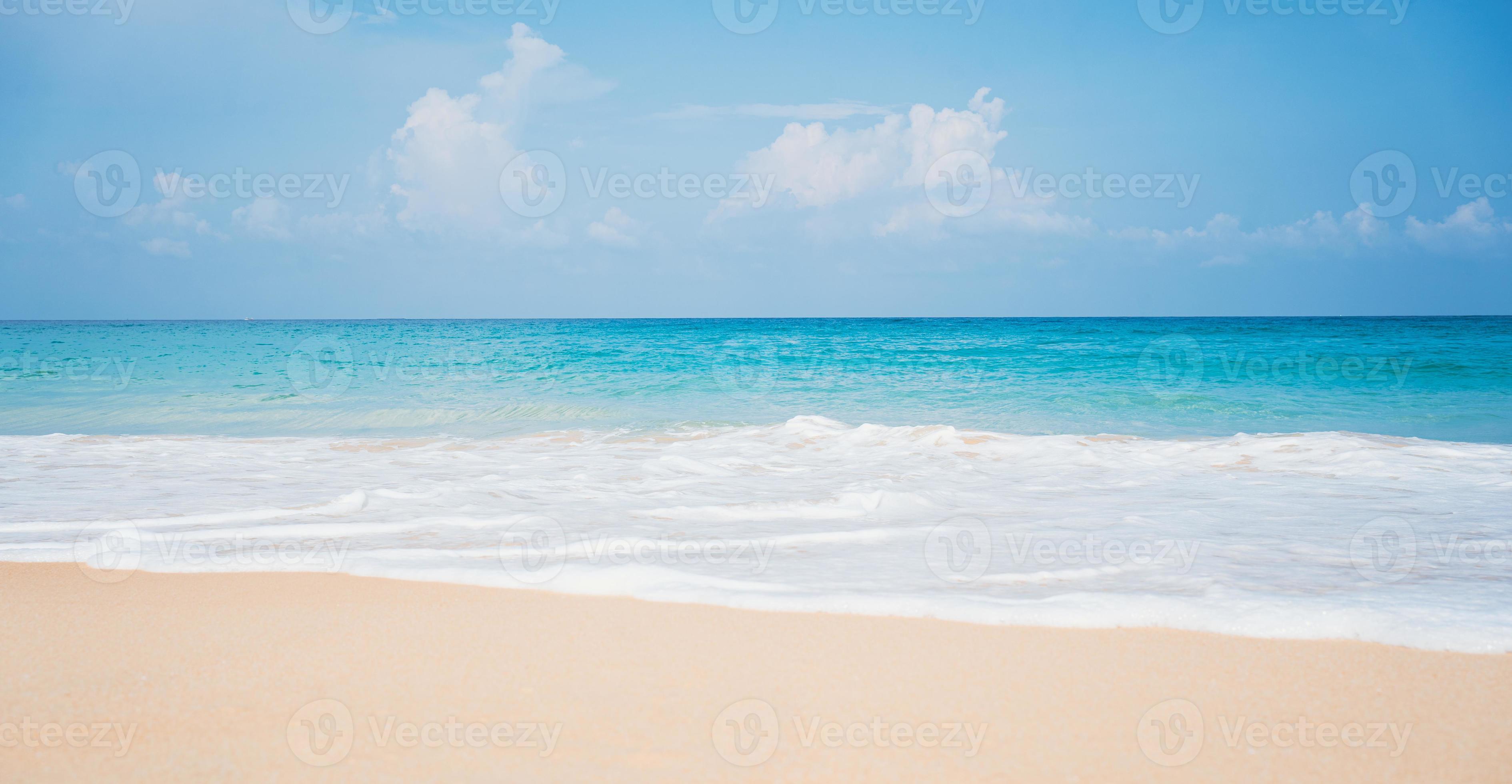 Panorama Waves sea Blue sky white clouds 19859547 Stock Photo at ...