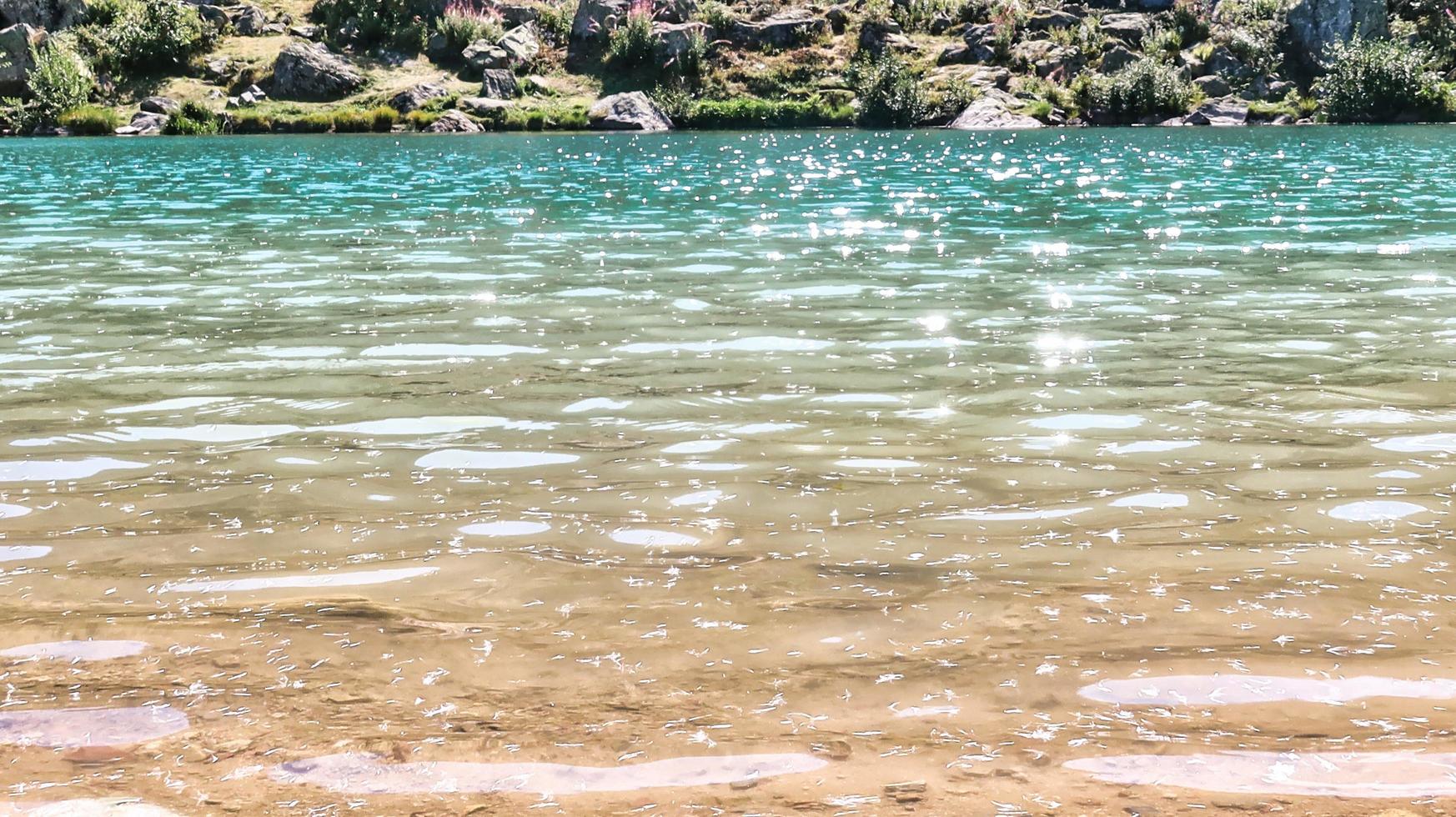 el hermoso lago de terrasole, en las montañas de limone piemonte en los alpes piamonteses en agosto de 2022 foto