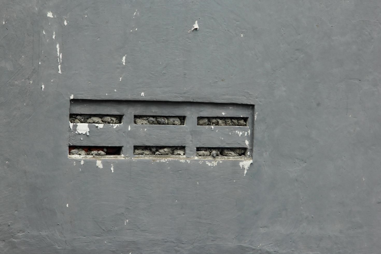 pequeño baño ventana agujero en gris pared cerrado con tonos aislado industrial foto antecedentes en paisaje templada