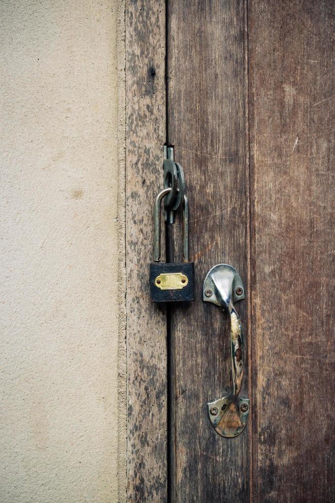 llave puerta bloquear para la seguridad cerca arriba foto