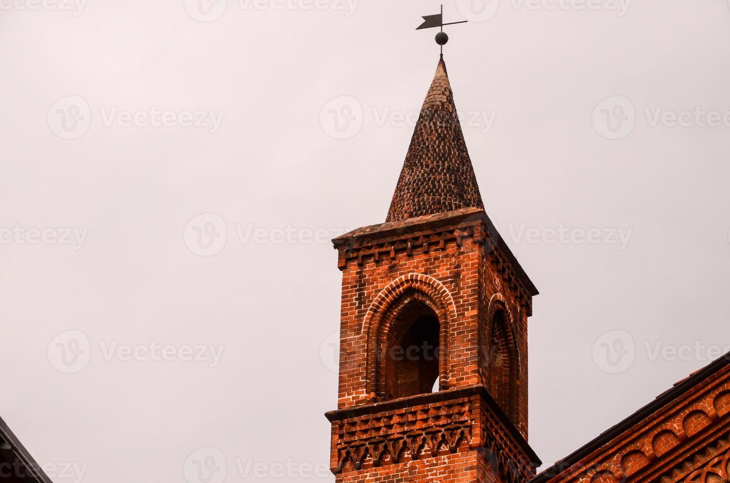 alto ladrillo campanario foto