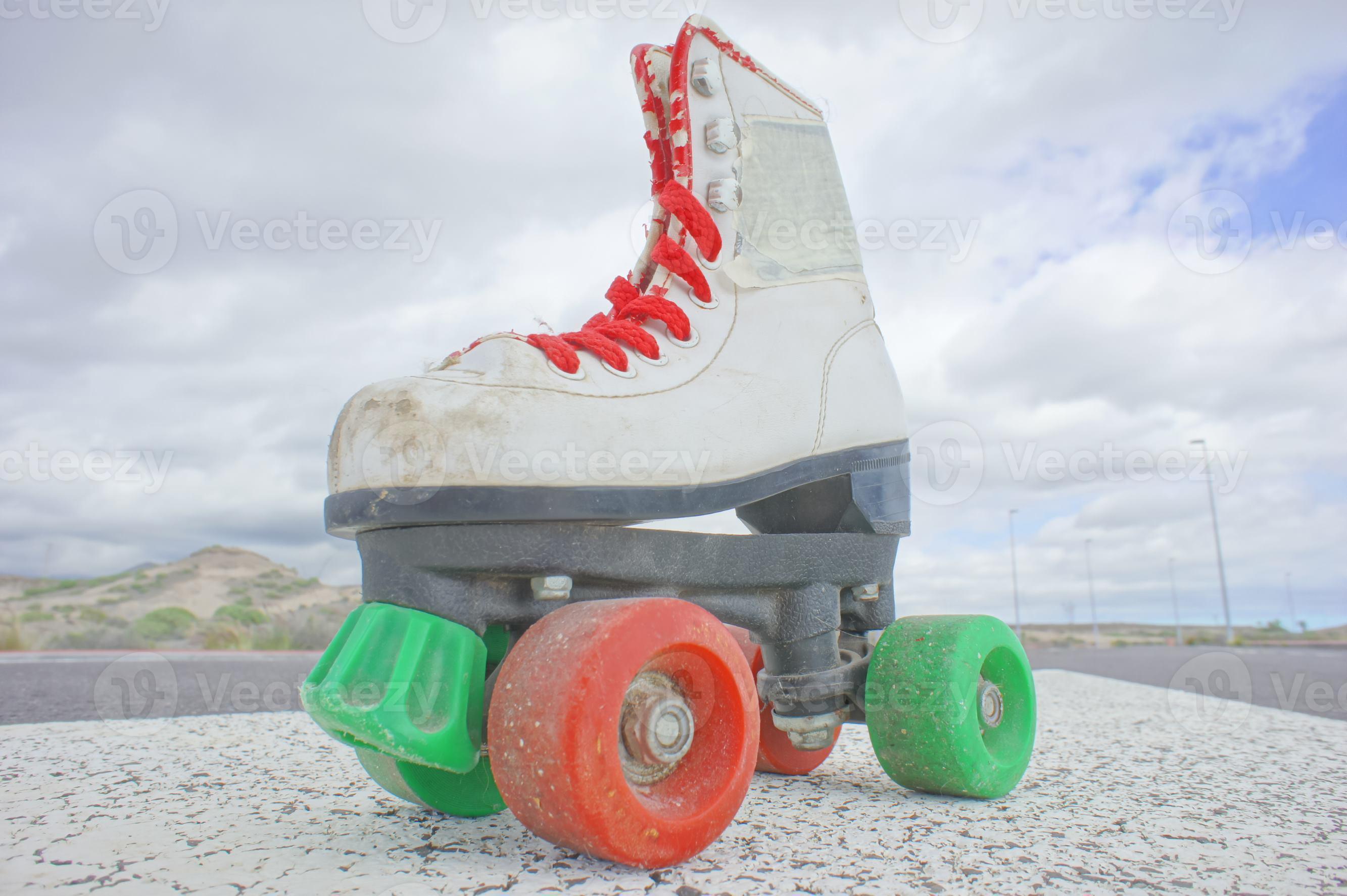 White roller skate 19914149 Stock Photo at Vecteezy