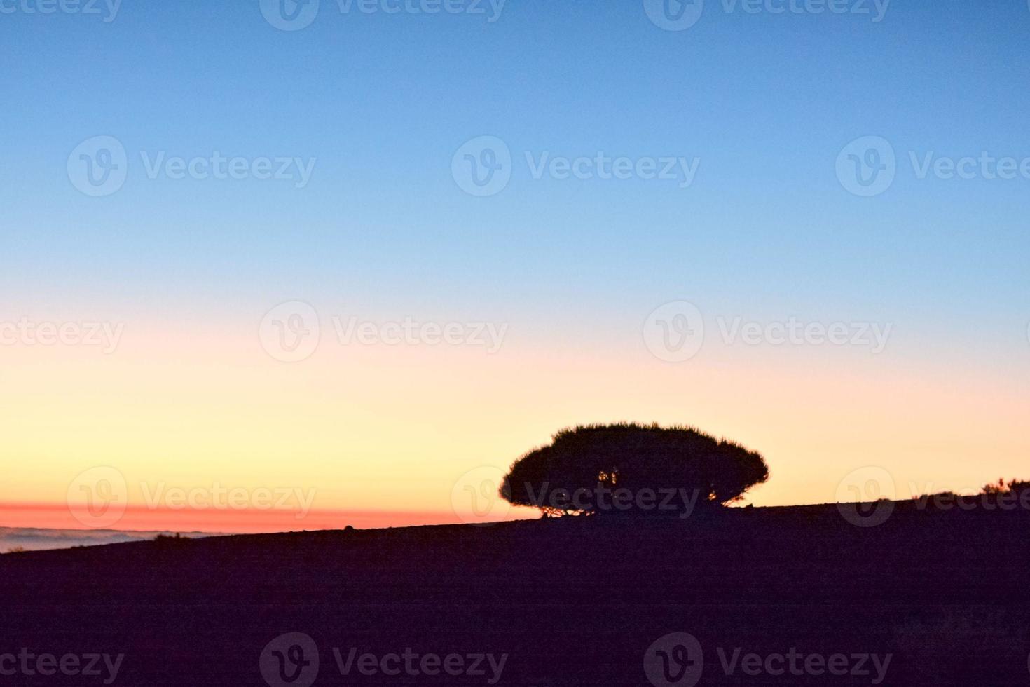 escénico paisaje a puesta de sol foto