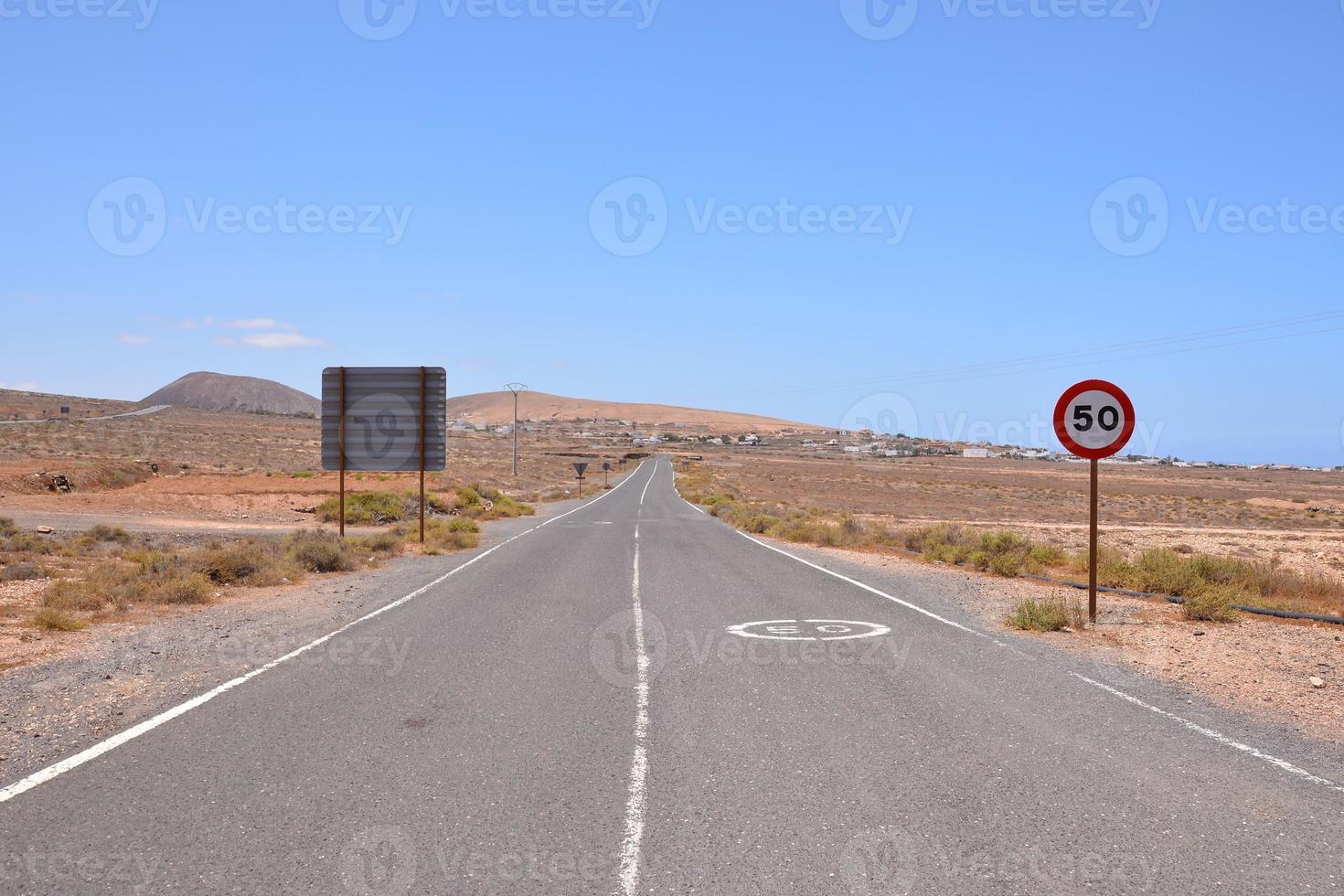 Road throught the desert photo