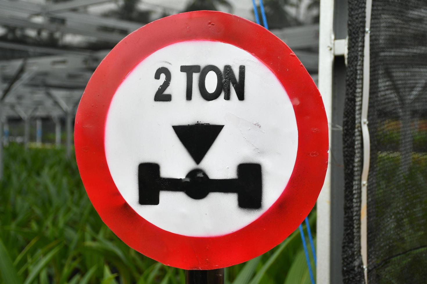 Traffic signs indicating a maximum weight capacity of 200 tons are put in place to  regulate the weight of vehicles using a specific road or bridge. photo