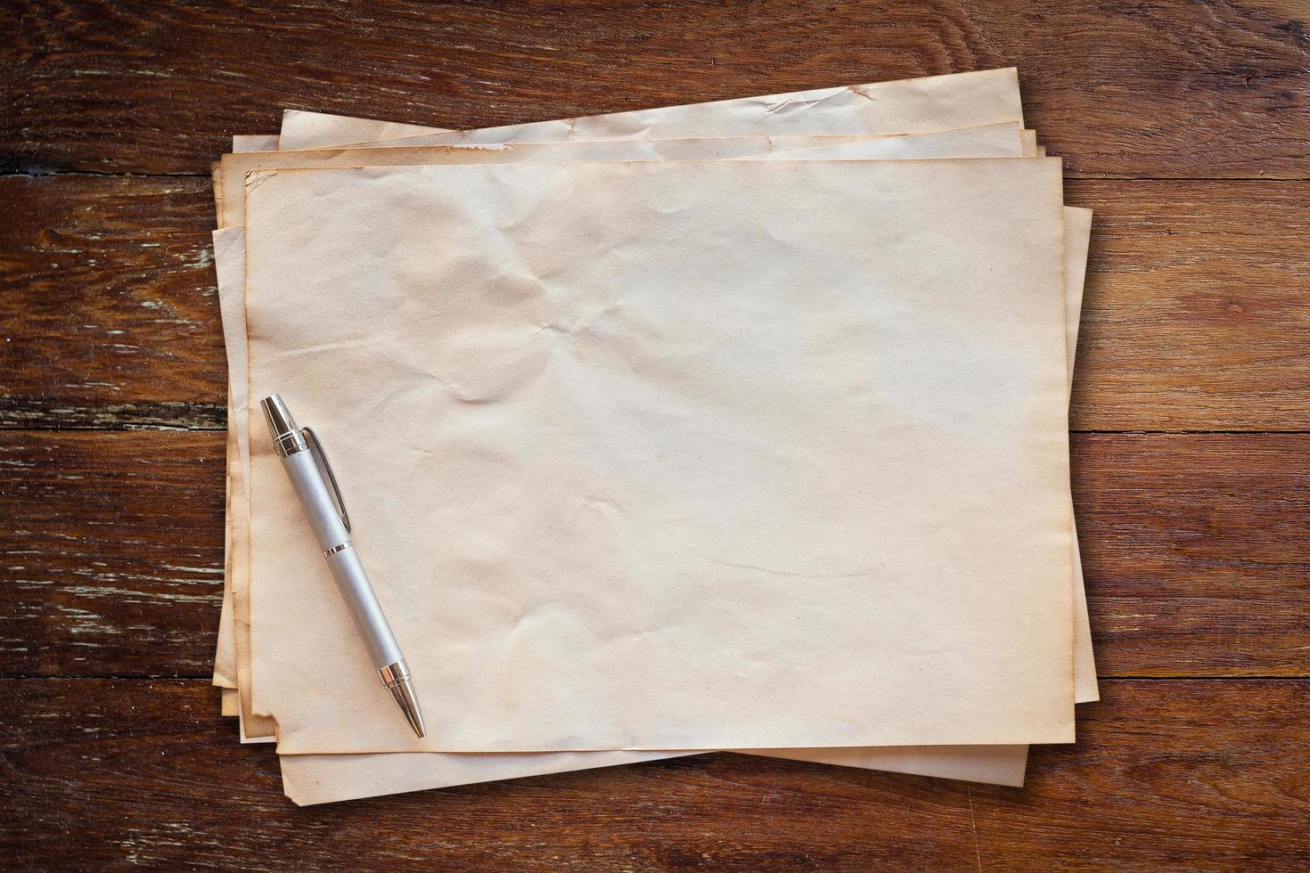old paper and pen on wood background photo