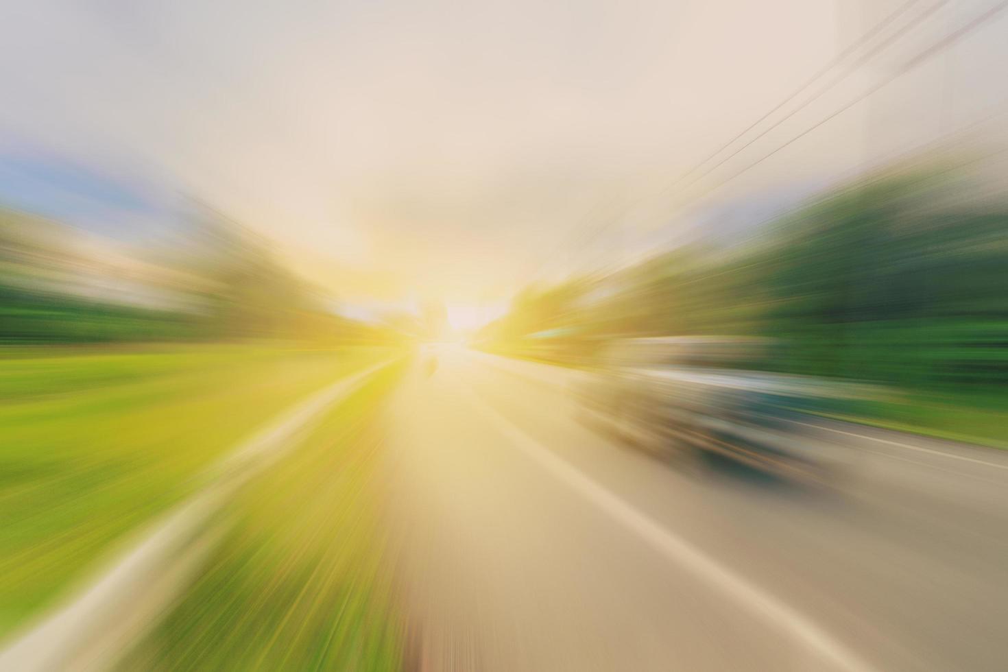 resumen vacío asfalto borroso la carretera y luz de sol con espacio foto