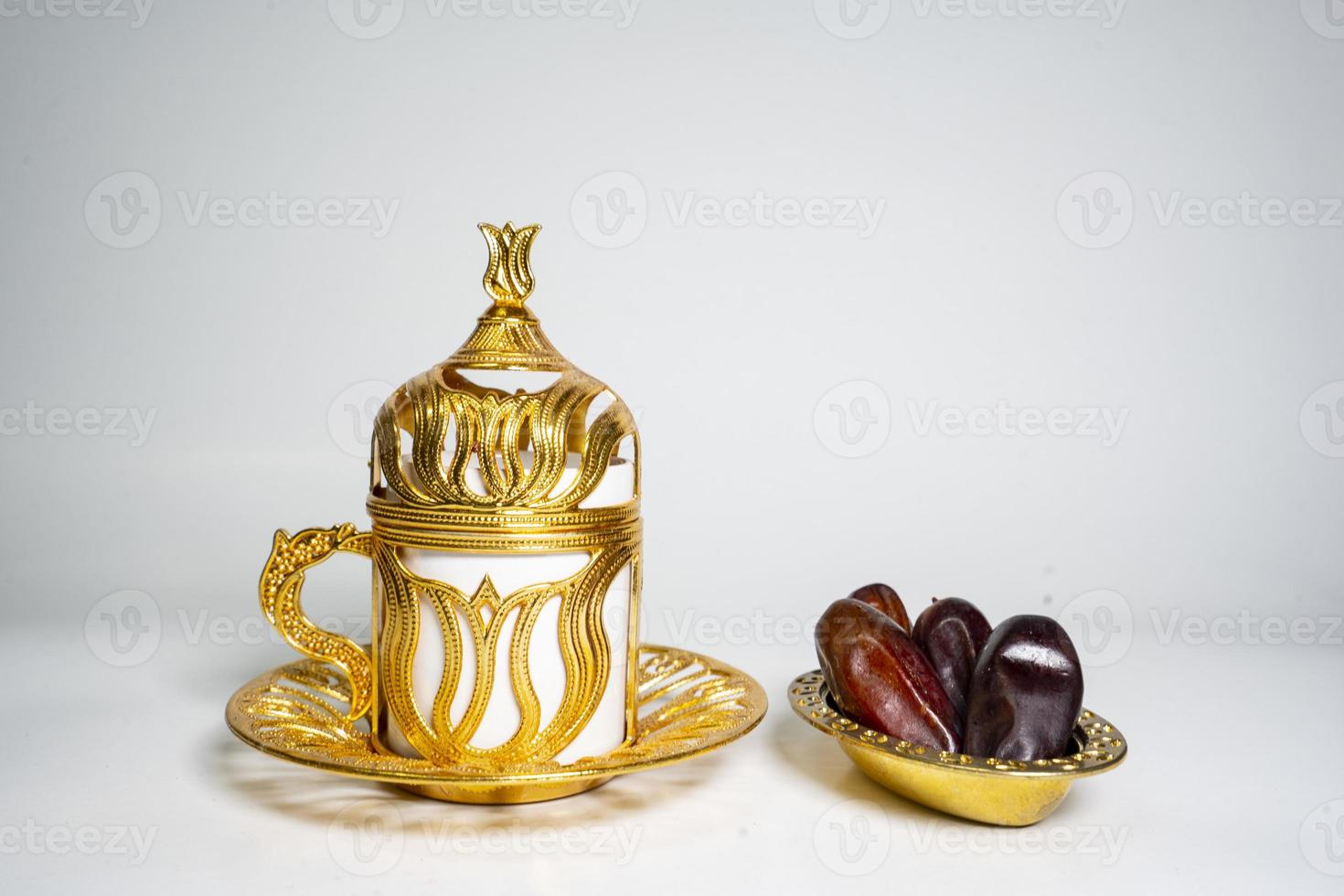 Photo date fruit, welcome ramadan eid al-fitr mubarak islamic feast greetings.