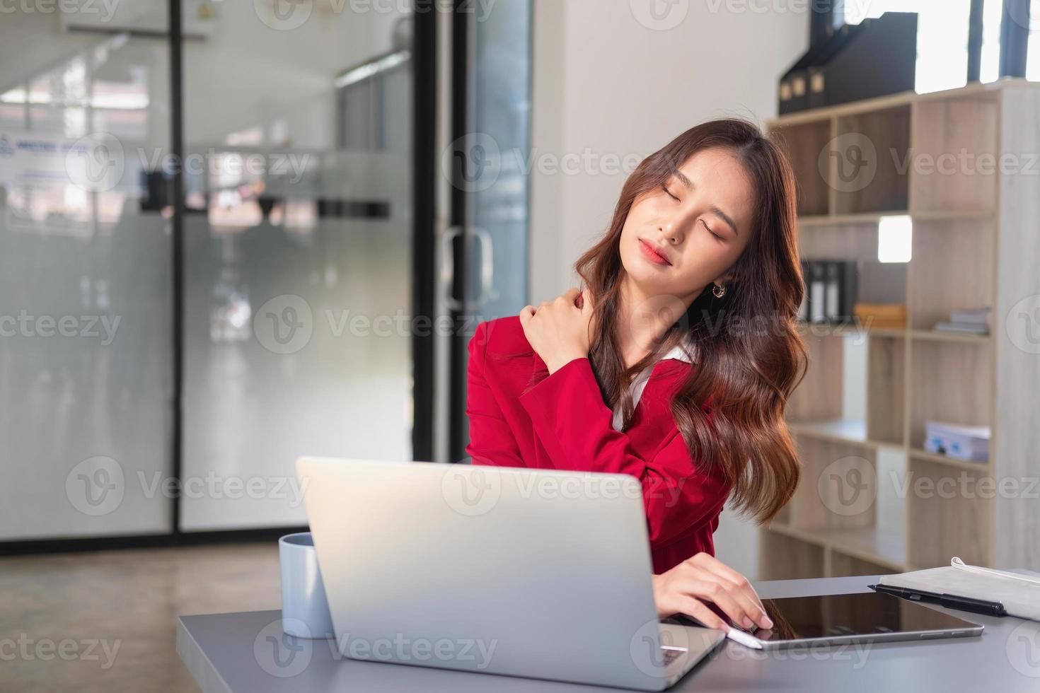 Concept Burnout Syndrome. Business Woman feels uncomfortable working. Which is caused by stress, accumulated from unsuccessful work And less resting body. Consult a specialist psychiatrist. photo