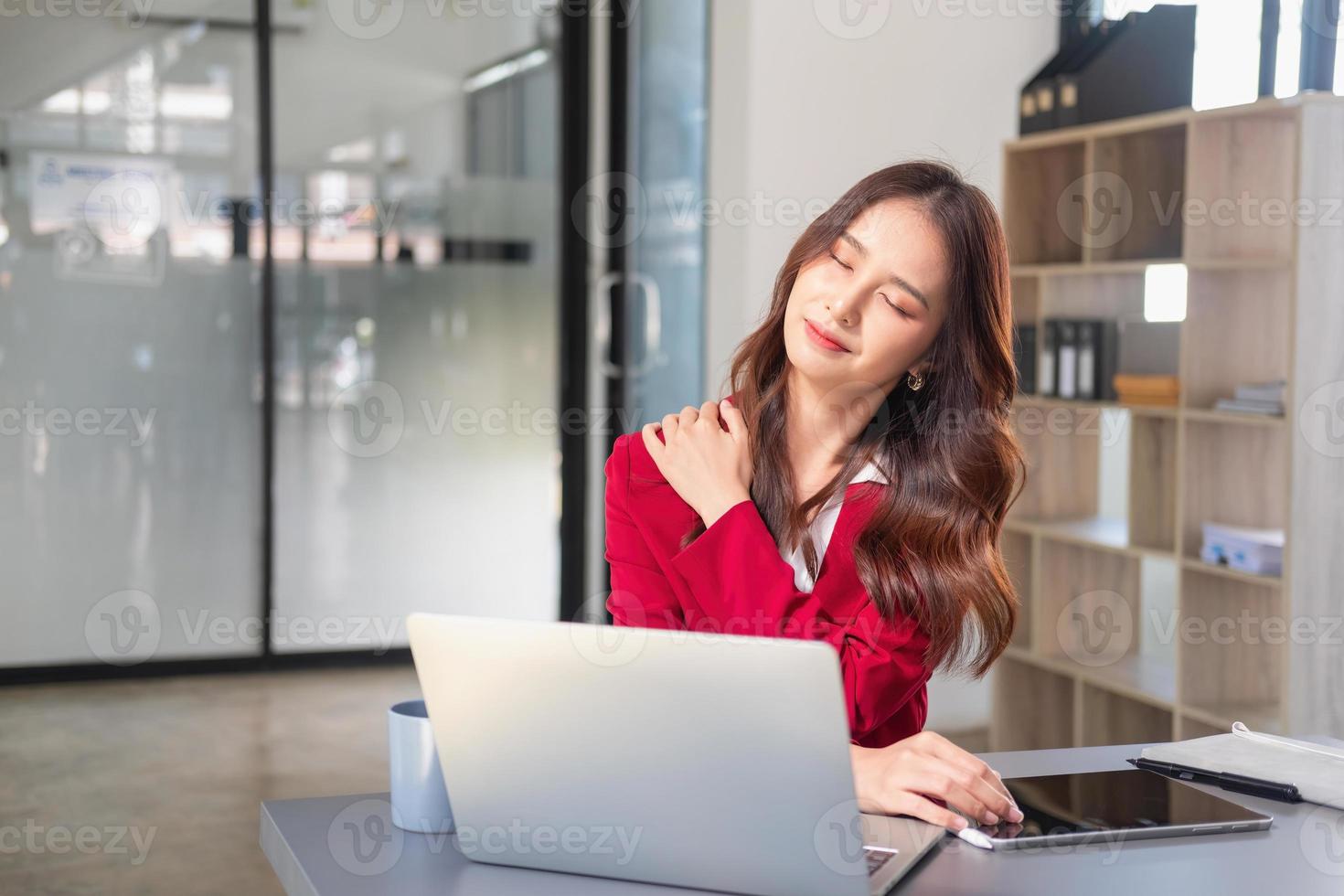 Concept Burnout Syndrome. Business Woman feels uncomfortable working. Which is caused by stress, accumulated from unsuccessful work And less resting body. Consult a specialist psychiatrist. photo