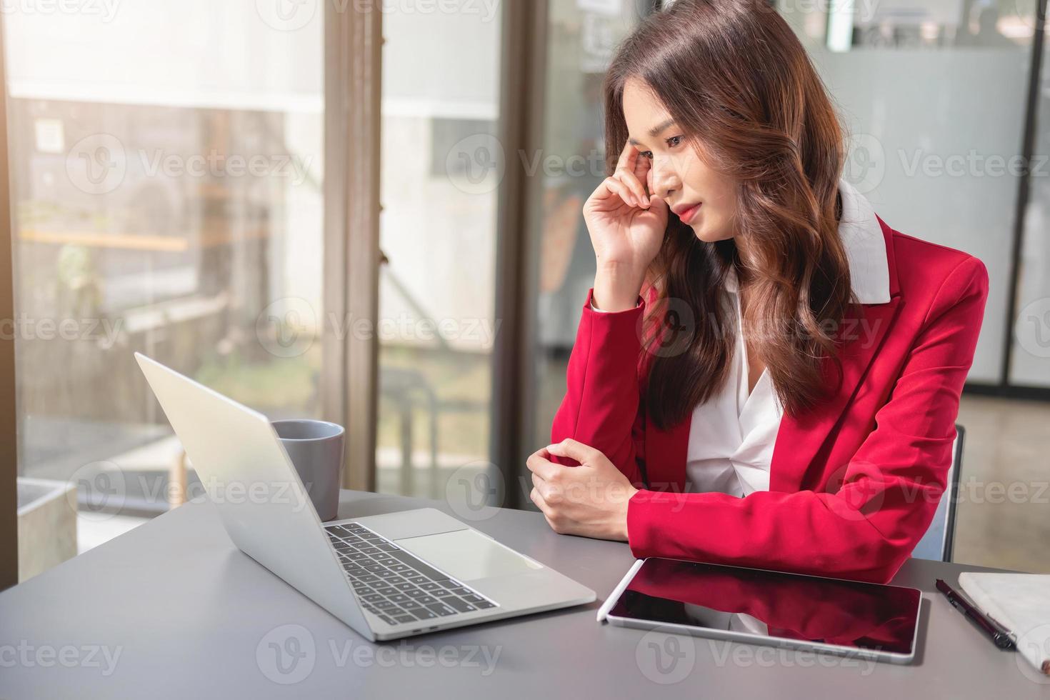 Concept Burnout Syndrome. Business Woman feels uncomfortable working. Which is caused by stress, accumulated from unsuccessful work And less resting body. Consult a specialist psychiatrist. photo