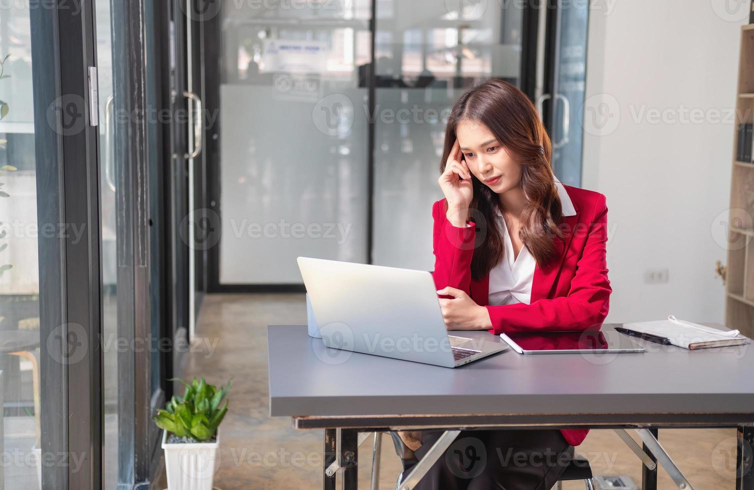 Concept Burnout Syndrome. Business Woman feels uncomfortable working. Which is caused by stress, accumulated from unsuccessful work And less resting body. Consult a specialist psychiatrist. photo