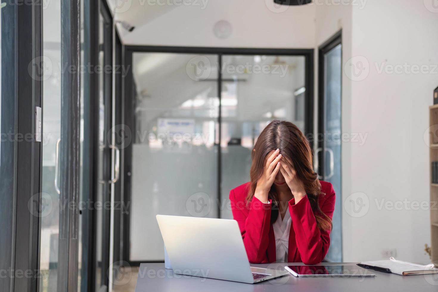 Concept Burnout Syndrome. Business Woman feels uncomfortable working. Which is caused by stress, accumulated from unsuccessful work And less resting body. Consult a specialist psychiatrist. photo