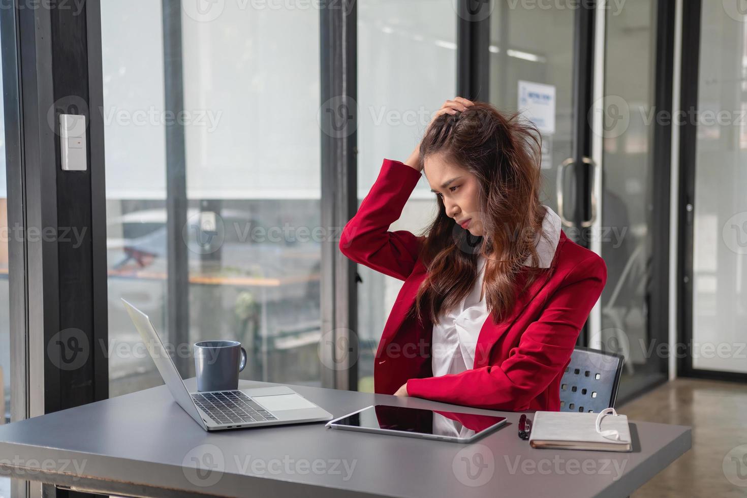 Concept Burnout Syndrome. Business Woman feels uncomfortable working. Which is caused by stress, accumulated from unsuccessful work And less resting body. Consult a specialist psychiatrist. photo