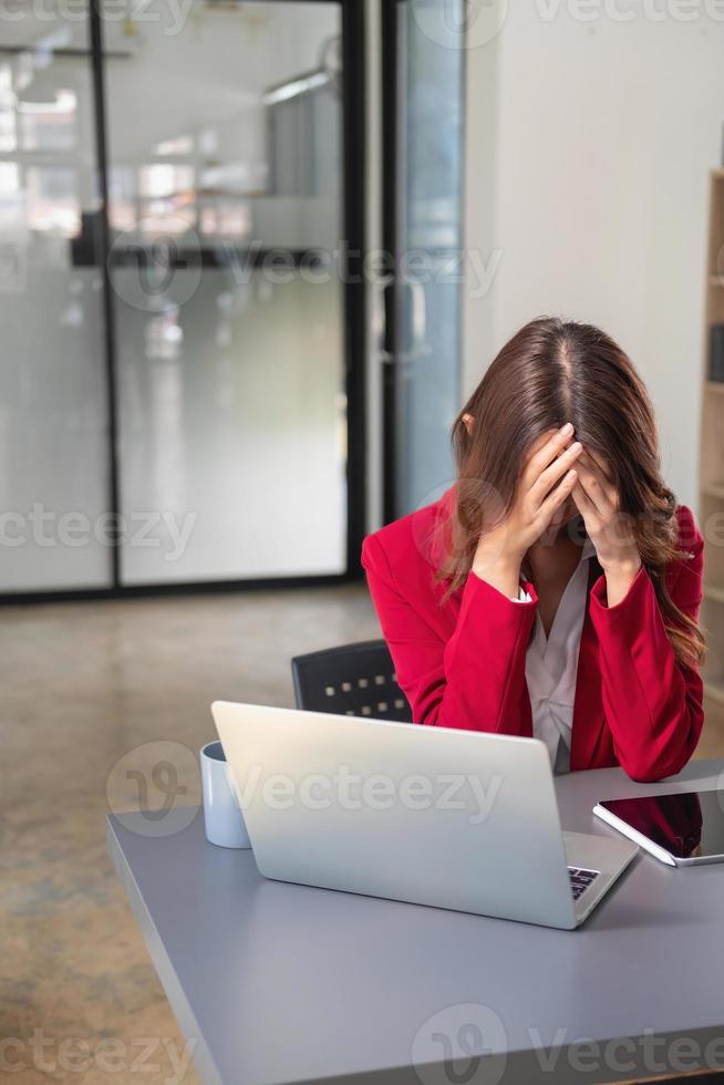 Concept Burnout Syndrome. Business Woman feels uncomfortable working. Which is caused by stress, accumulated from unsuccessful work And less resting body. Consult a specialist psychiatrist. photo