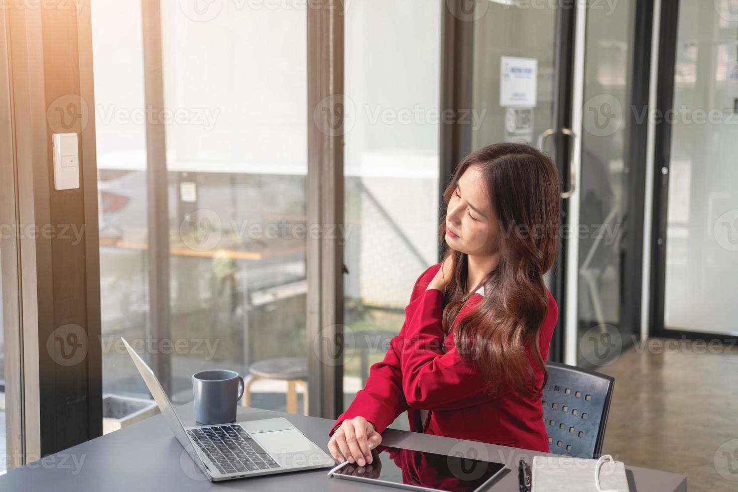 Concept Burnout Syndrome. Business Woman feels uncomfortable working. Which is caused by stress, accumulated from unsuccessful work And less resting body. Consult a specialist psychiatrist. photo