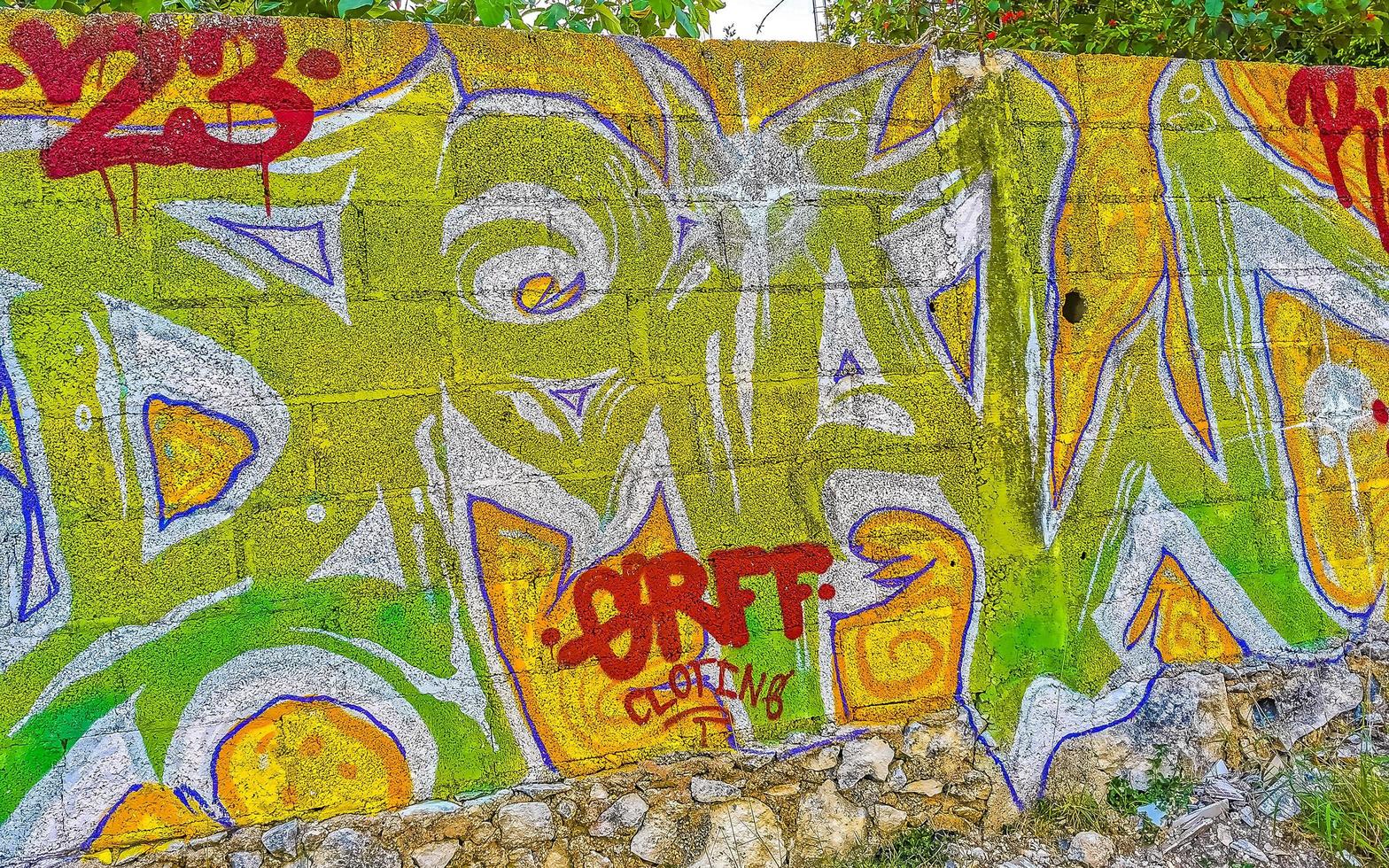 playa del carmen quintana roo mexico 2021 paredes artisticas con pinturas y graffiti playa del carmen mexico. foto