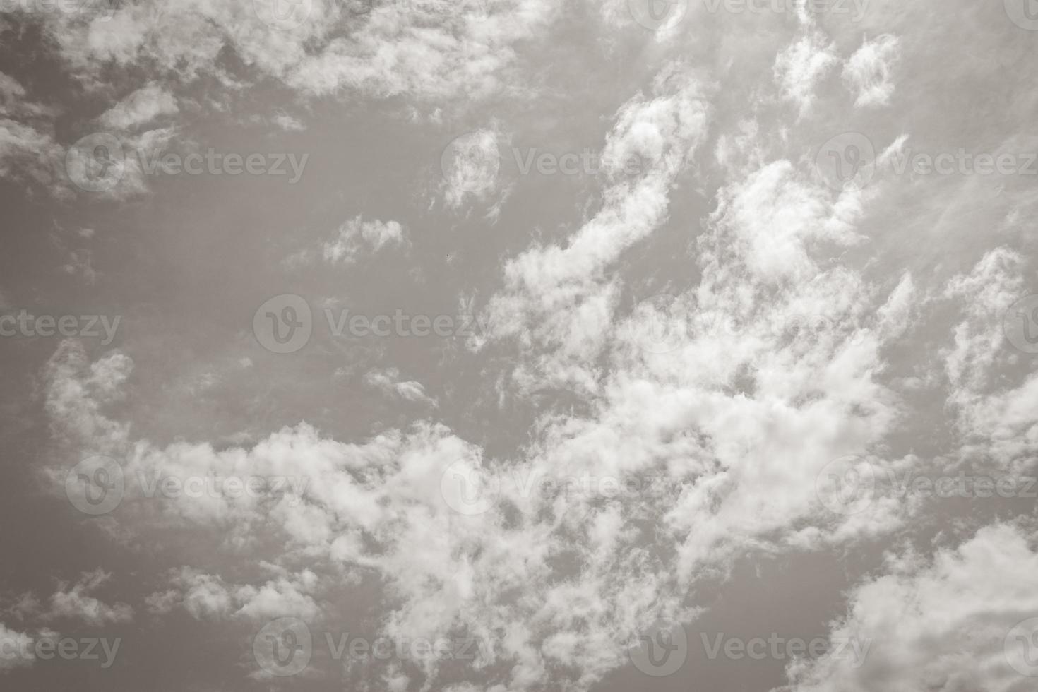 cielo azul con hermosas nubes en un día soleado en Brasil. foto