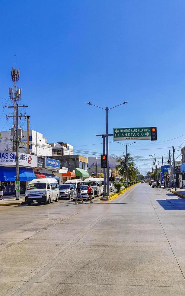 playa del carmen quintana roo mexico 2021 calle tipica y paisaje urbano de playa del carmen mexico. foto