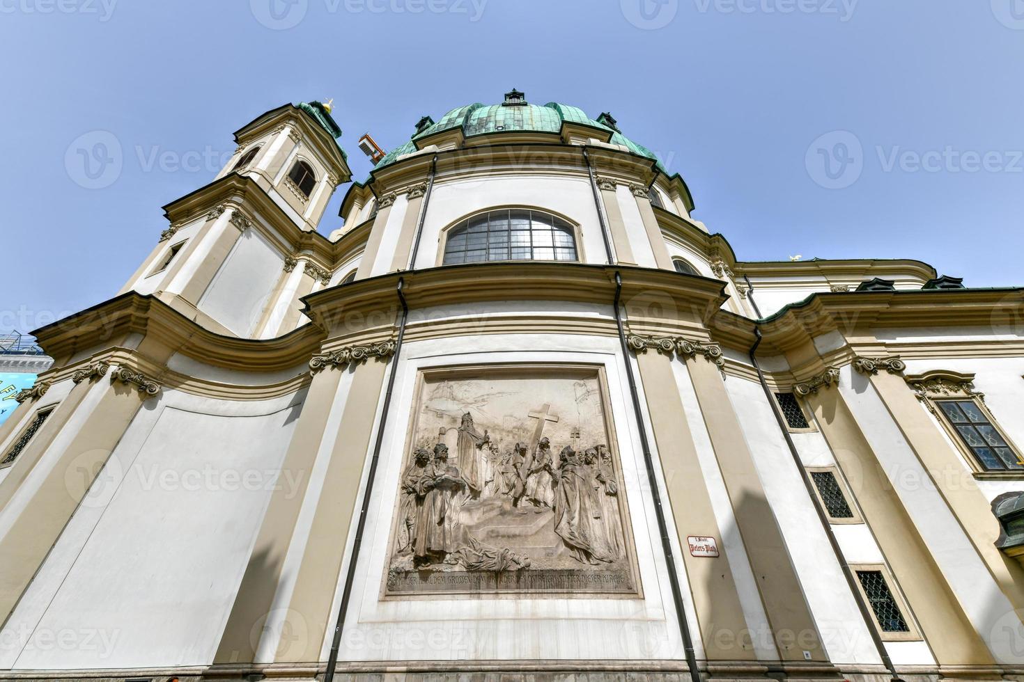 S t. de pedro católico Iglesia peterskirche en graben calle en Viena, Austria foto